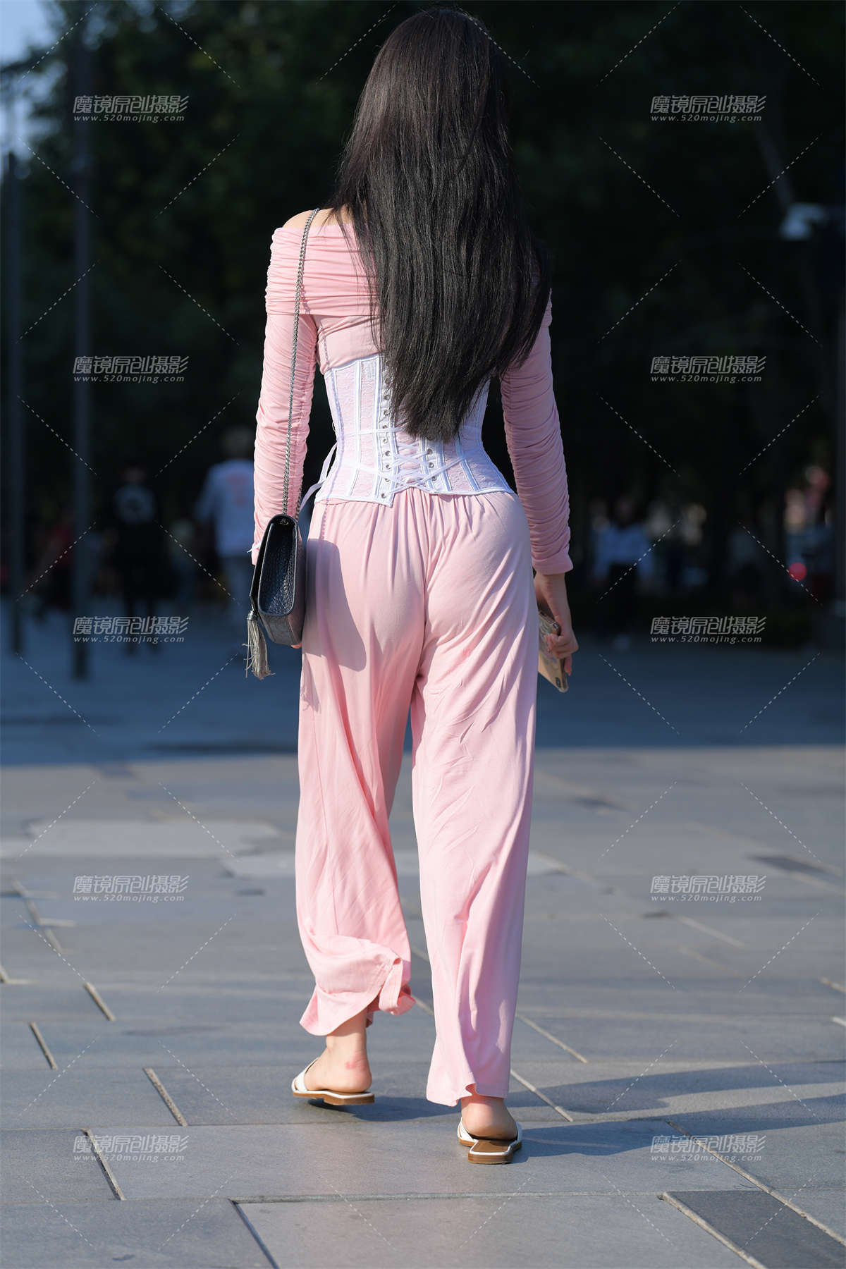 图片[2]-搭讪粉色长裤美眉-日更街拍