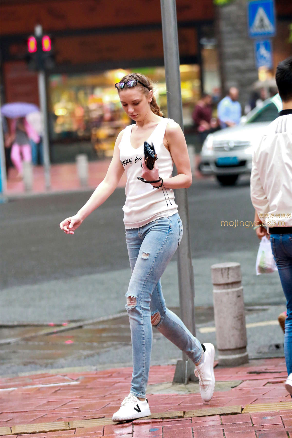 牛仔丰臀-日更街拍