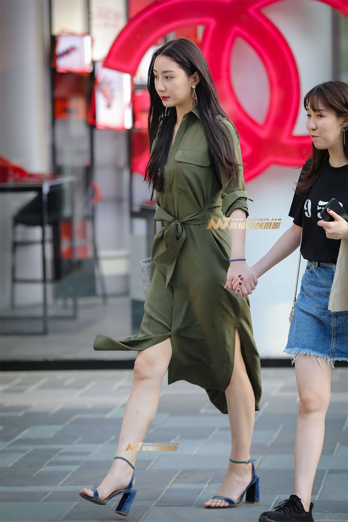 端庄又不失优雅的漂亮小姐姐-日更街拍