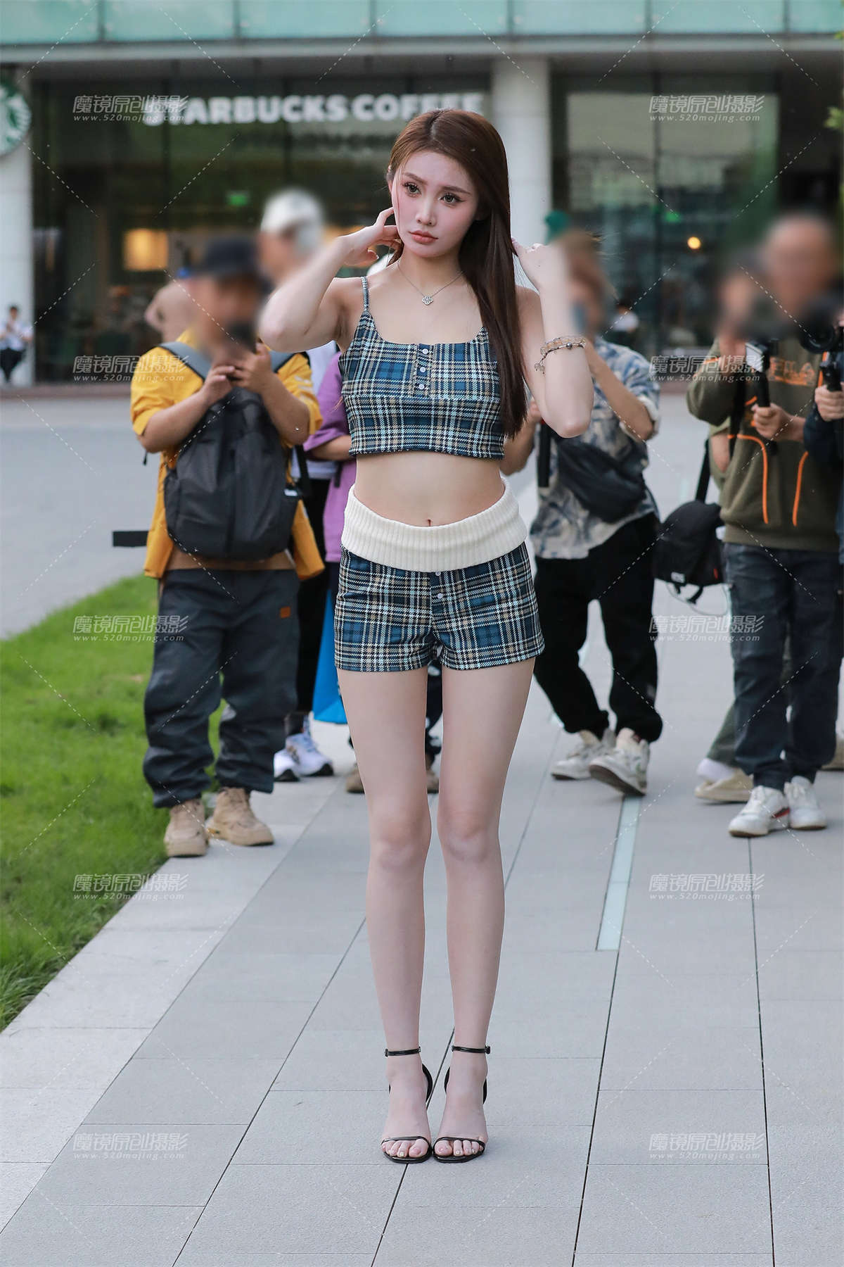 长腿热裤小姐姐-日更街拍