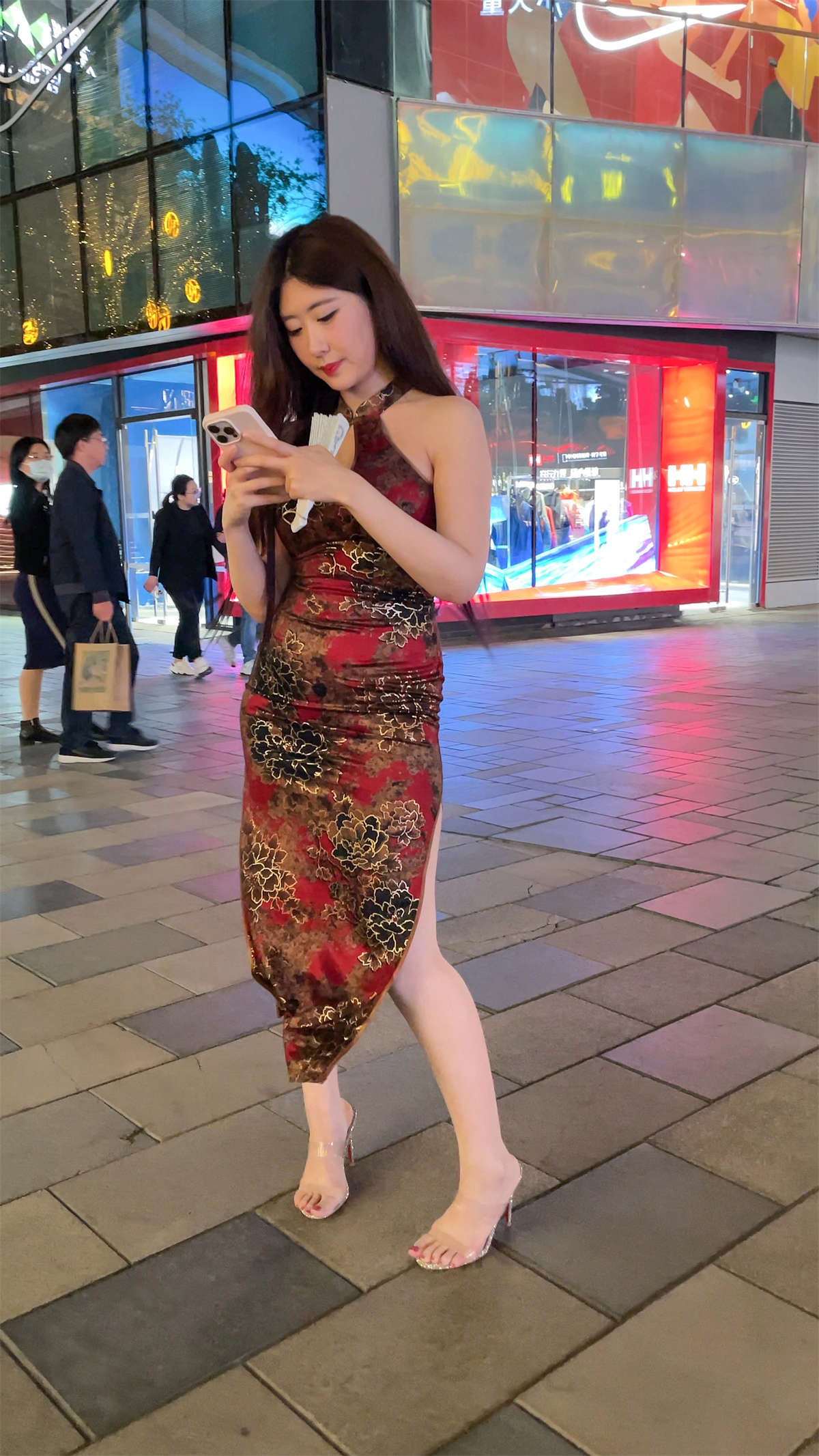 中式旗袍女神（视频版）-日更街拍