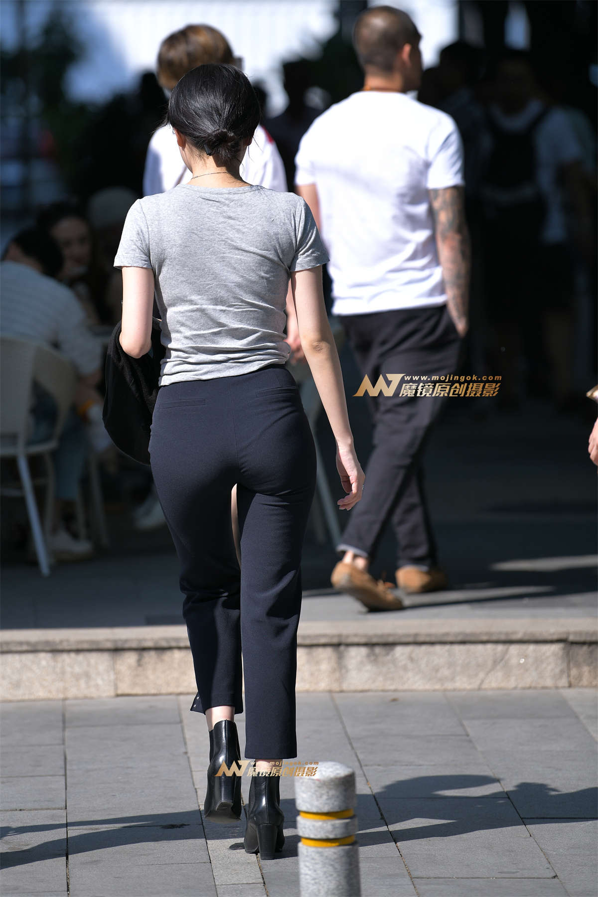 图片[2]-【红石赛帖】紧身西裤少妇-日更街拍