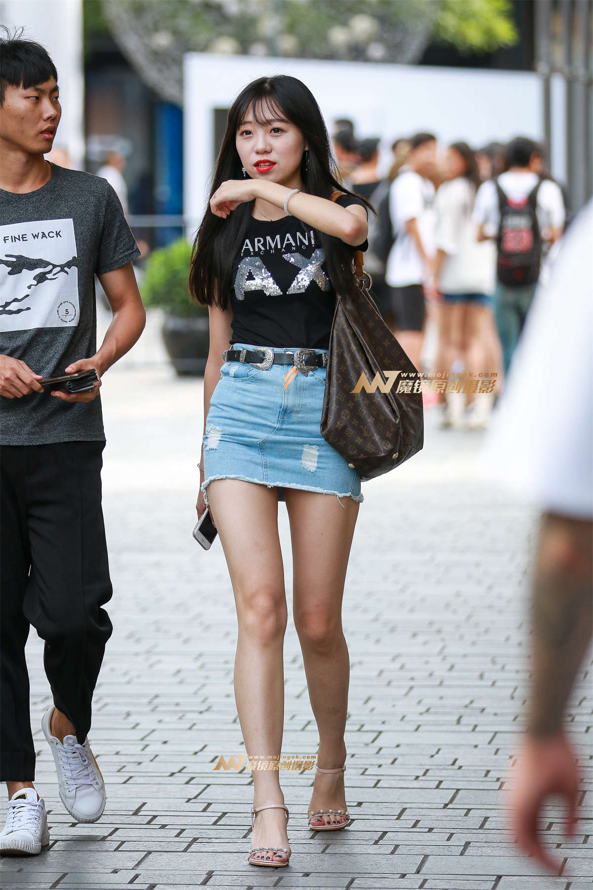 牛仔短裙性感长腿-日更街拍