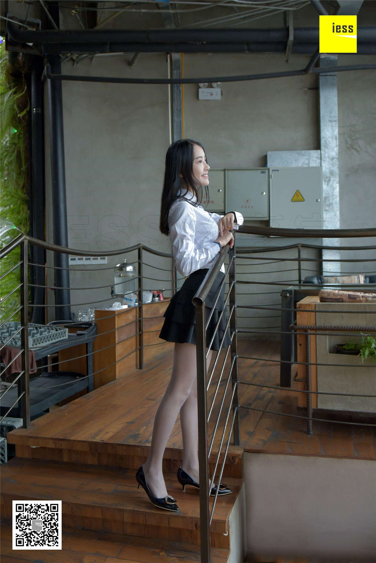 IESS异思趣向 丝享家140期：清纯的灰丝小脚丫婉萍-日更街拍