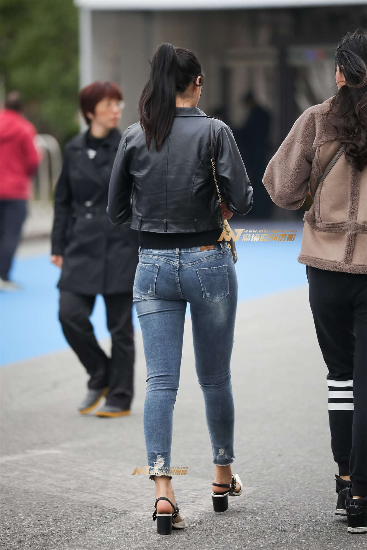 图片[2]-高冷美眉 抽烟的女孩你喜欢吗-日更街拍