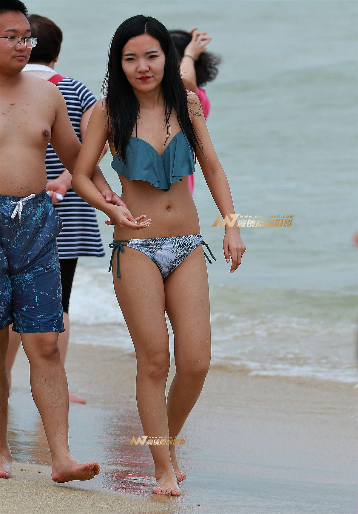 性感比基尼，裤子要掉了-日更街拍