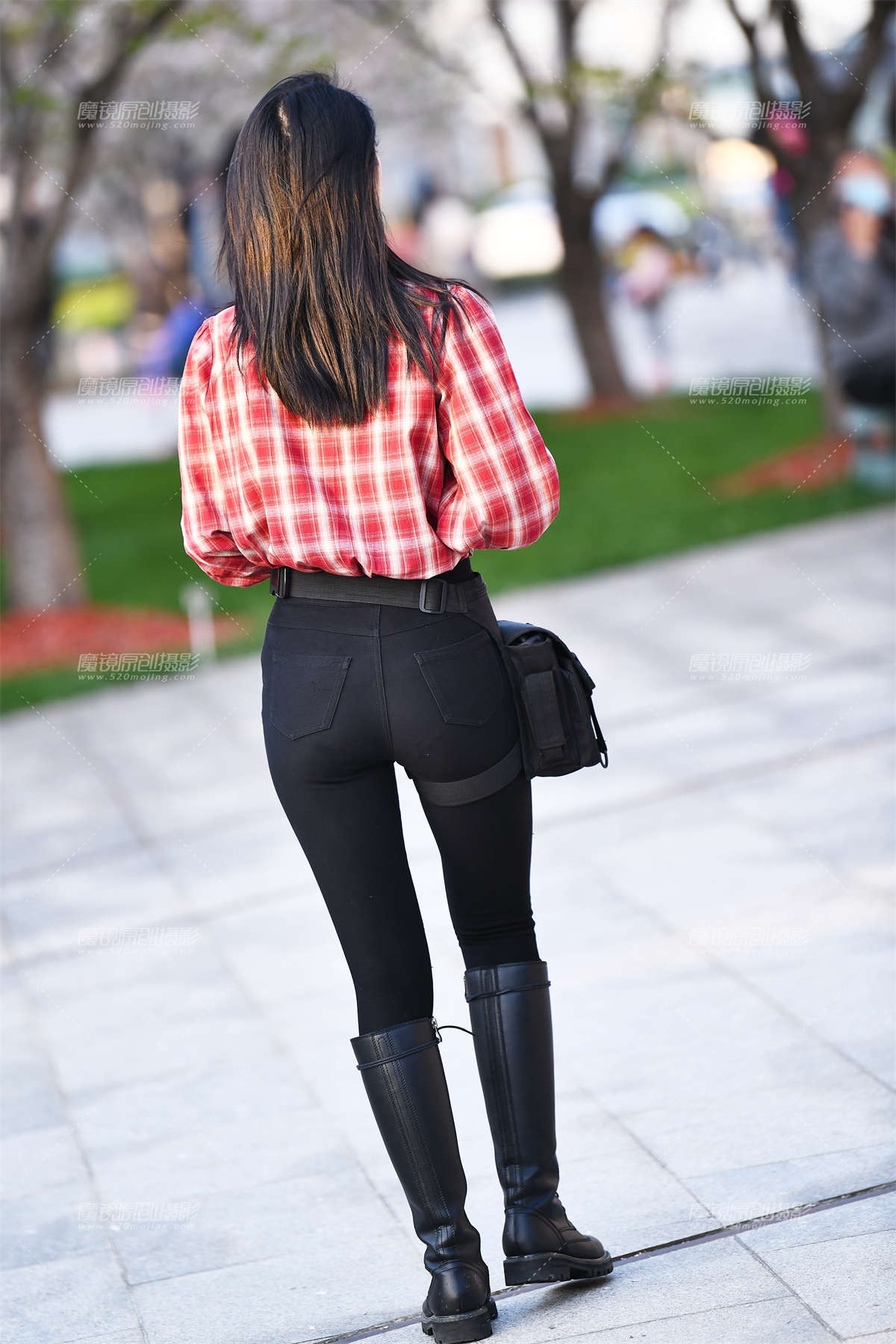 图片[2]-【咔喳赛贴】遇见女摄影师-日更街拍