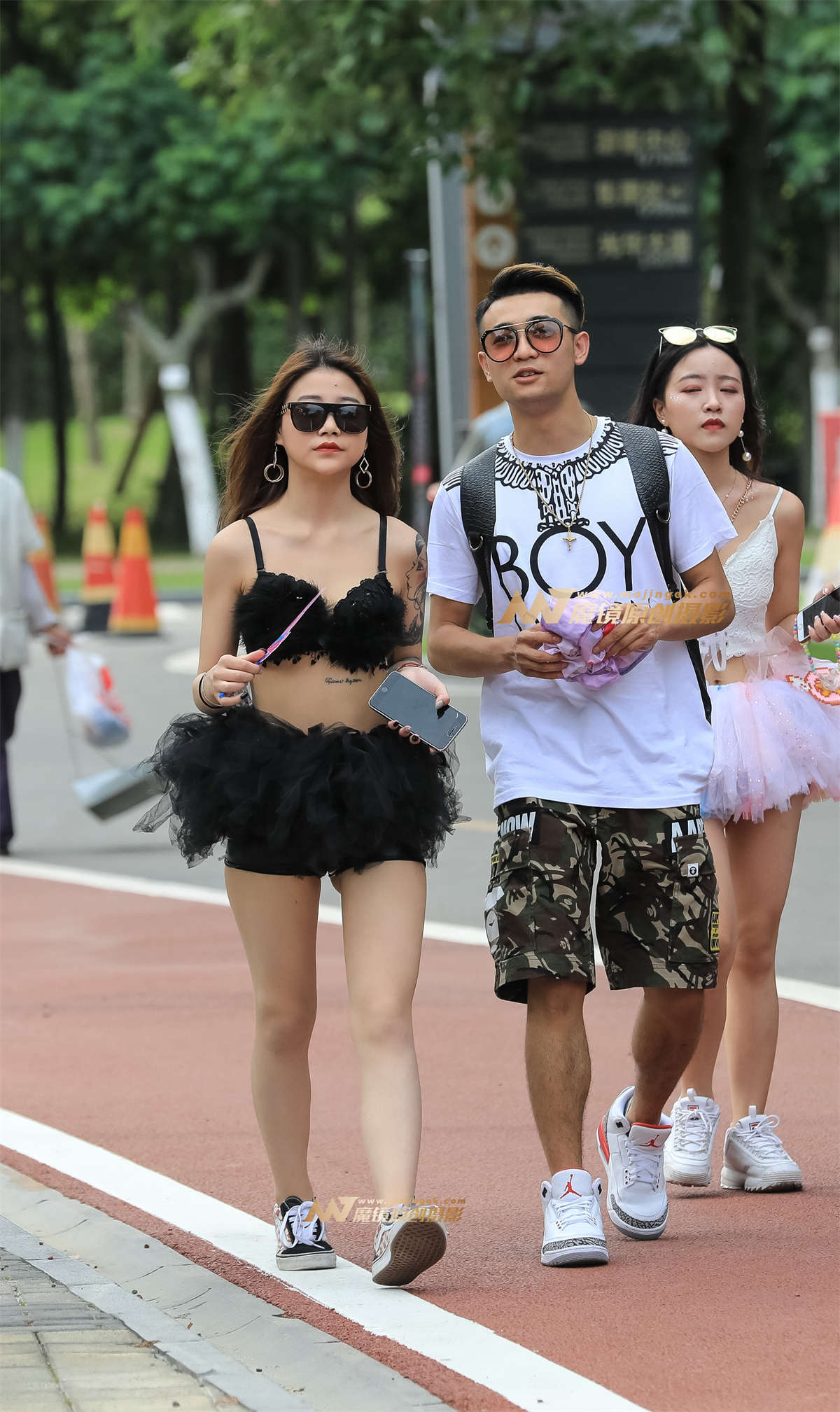 【凯恩赛帖】你见过这样的齐B短裙吗-日更街拍