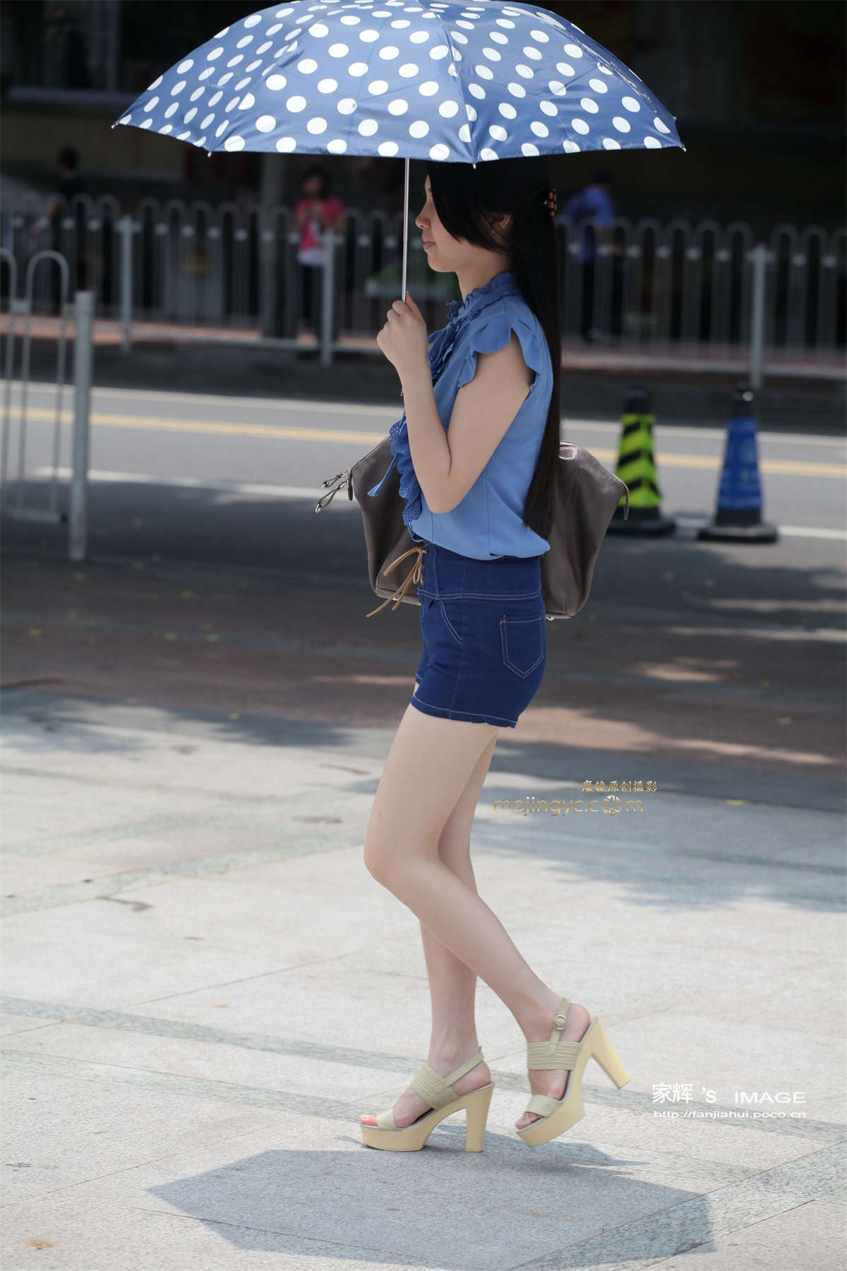 图片[2]-牛仔裤少妇-日更街拍