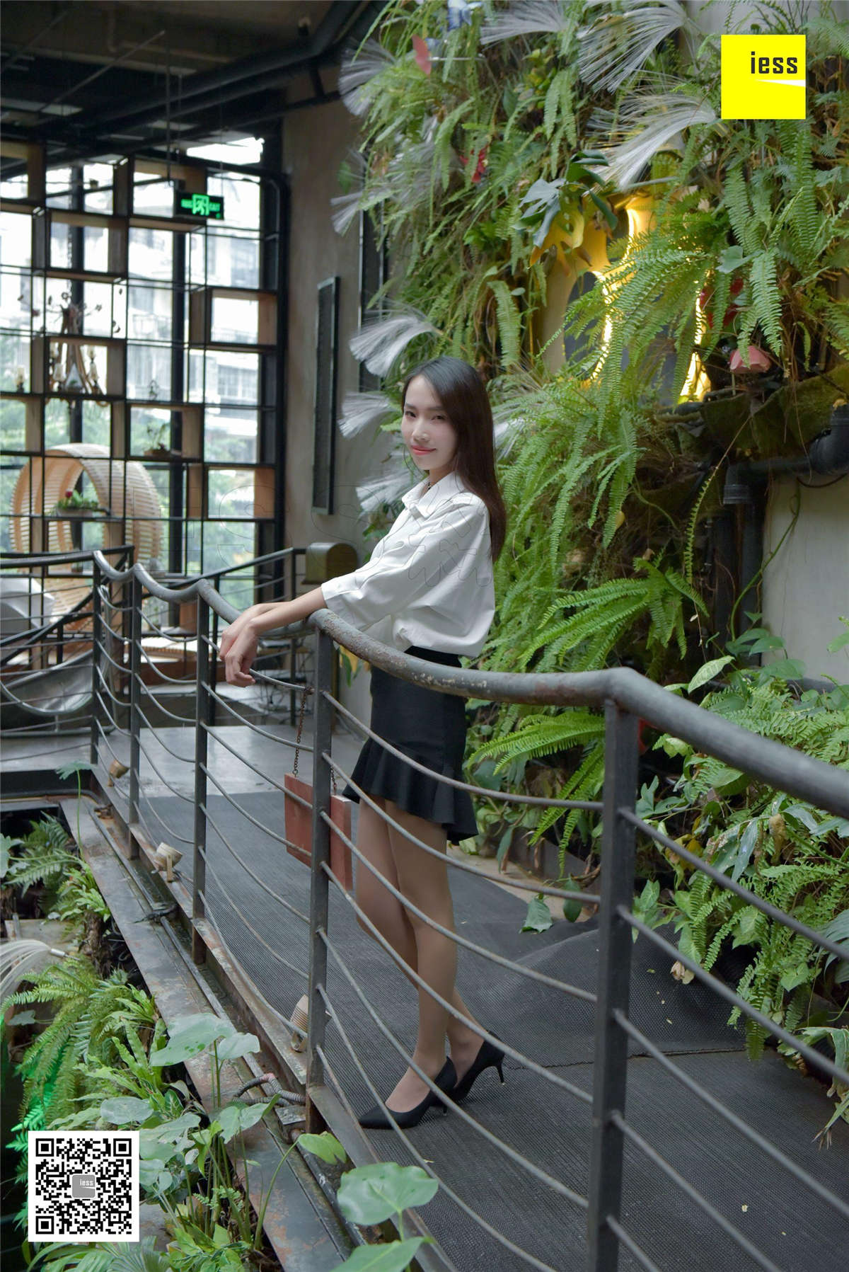 IESS异思趣向 丝享家141期：软妹肉丝小细腿新模-日更街拍