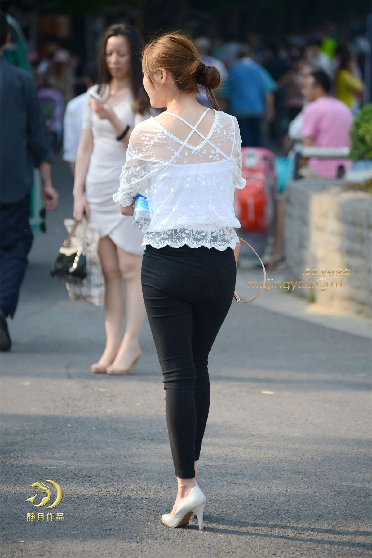 漂亮的黑裤少妇（17P）-日更街拍