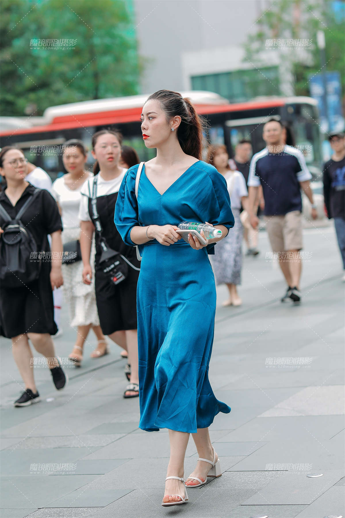 高冷又不失可爱的气质__-日更街拍