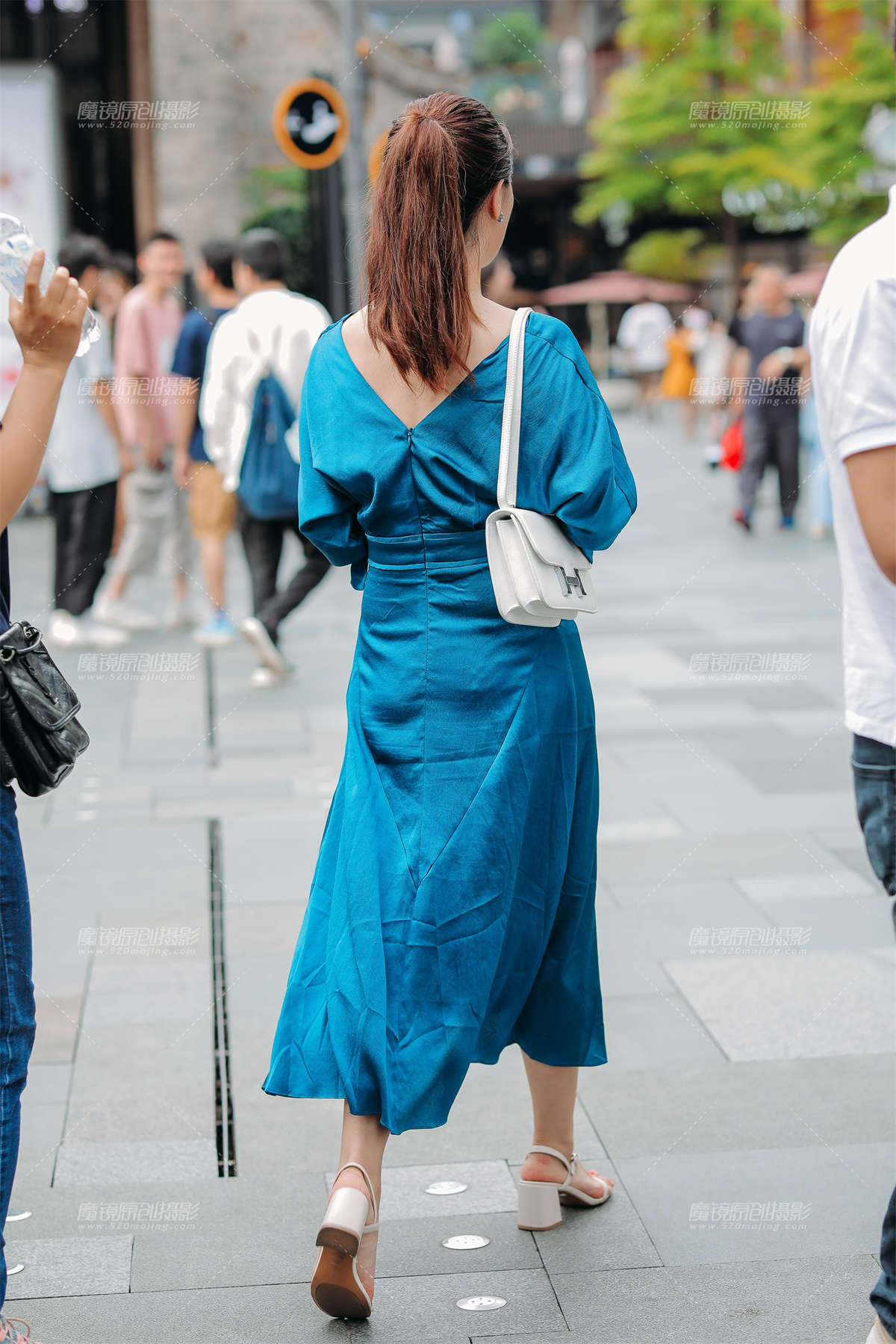 图片[2]-高冷又不失可爱的气质__-日更街拍