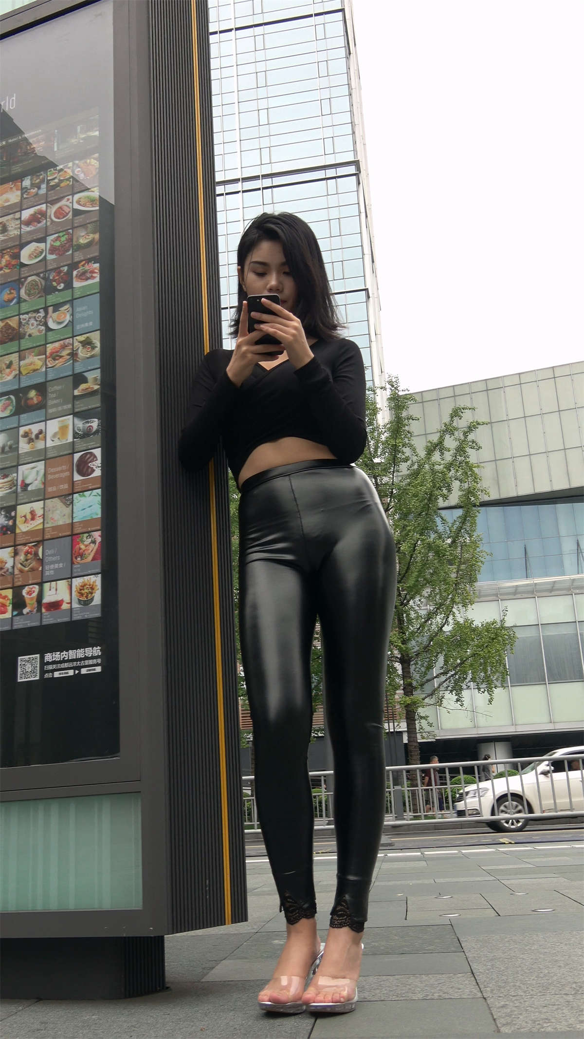 图片[2]-极品长腿水晶高跟皮裤女第二季-日更街拍