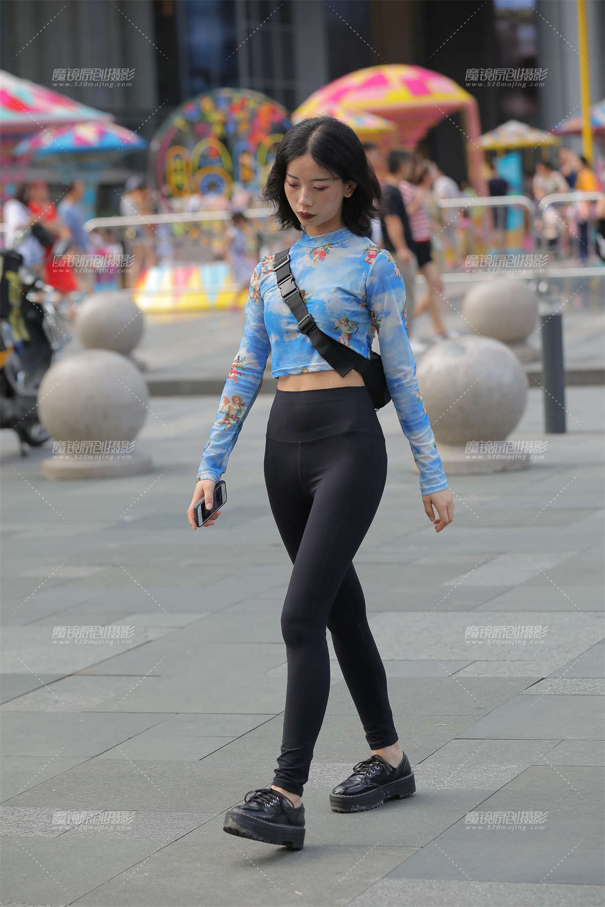 紧身裤小妹-日更街拍