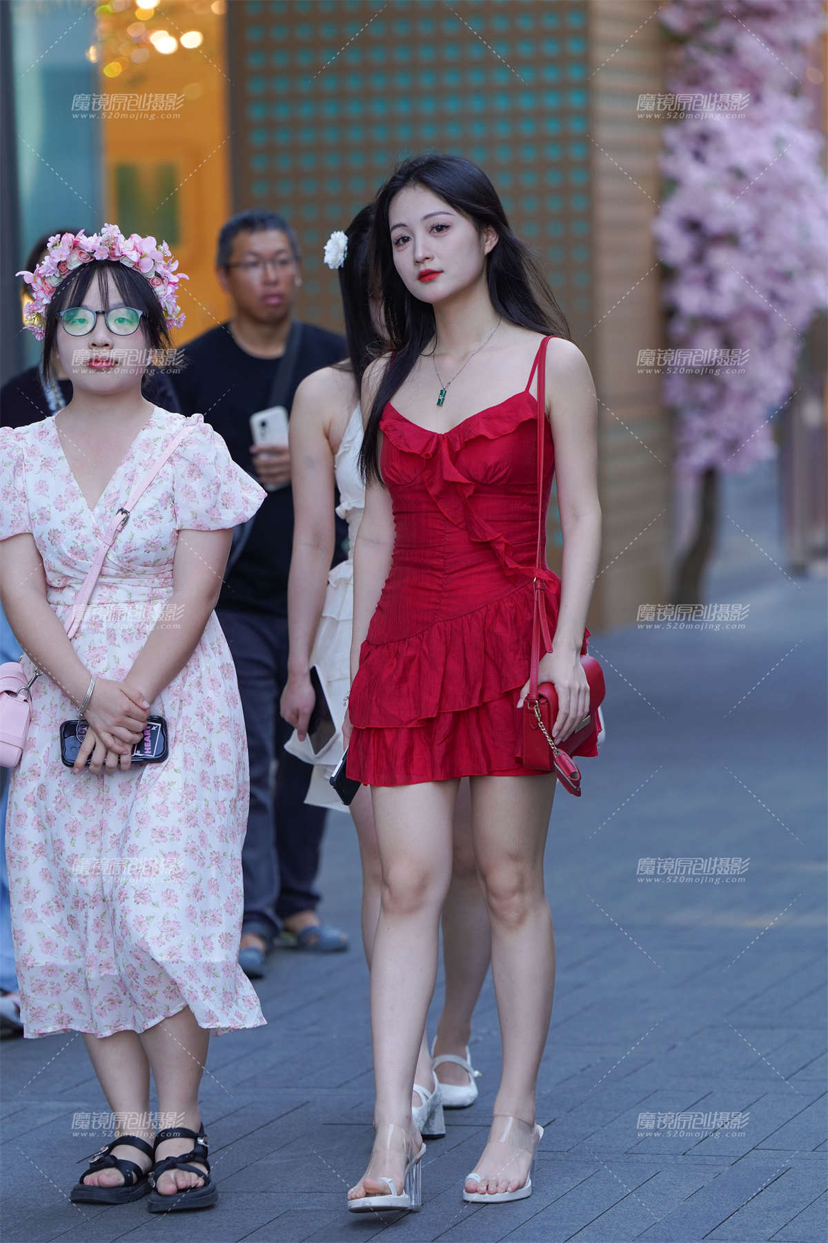 图片[2]-红裙美眉-日更街拍