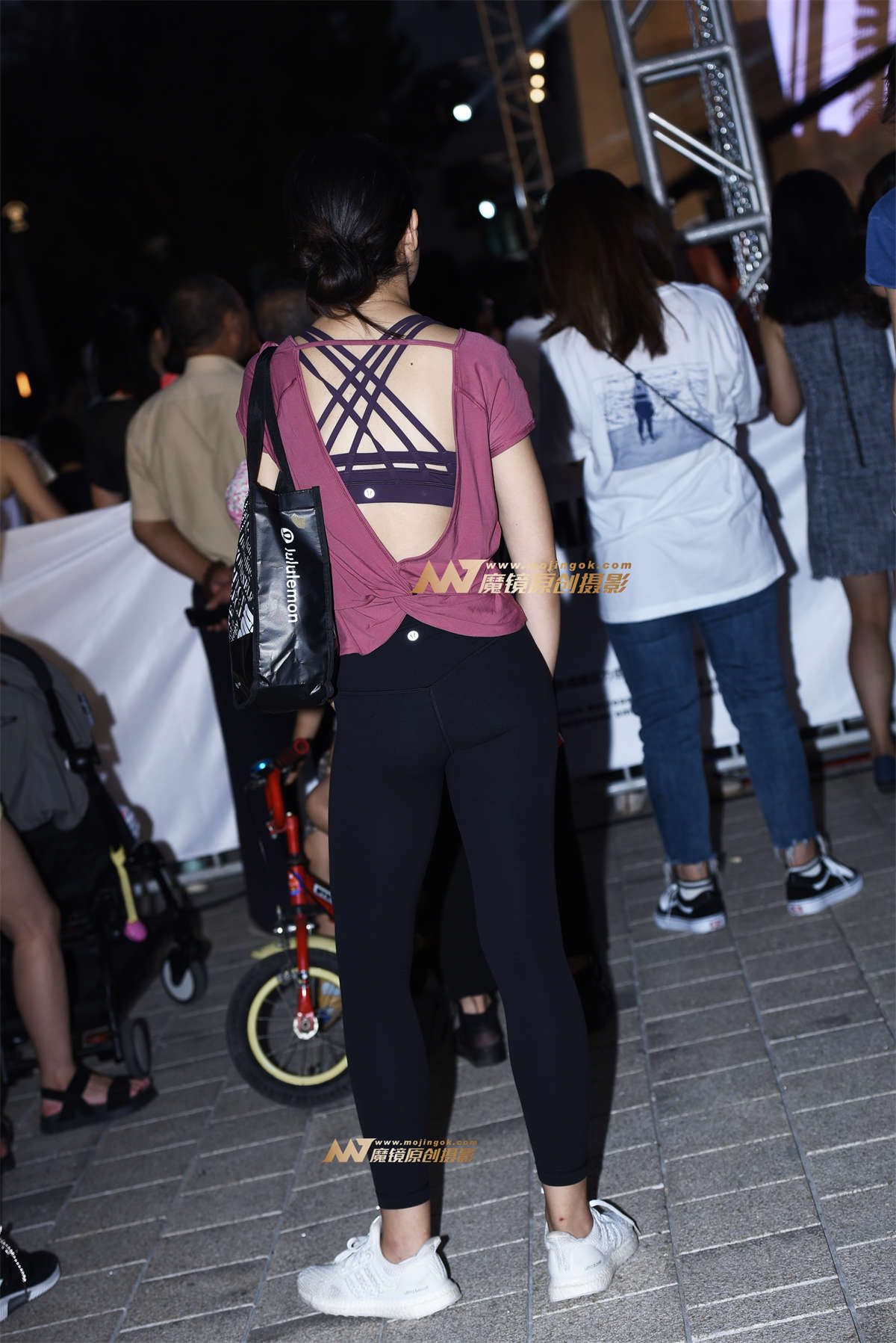 图片[2]-【咔喳赛贴】貌似等人-日更街拍