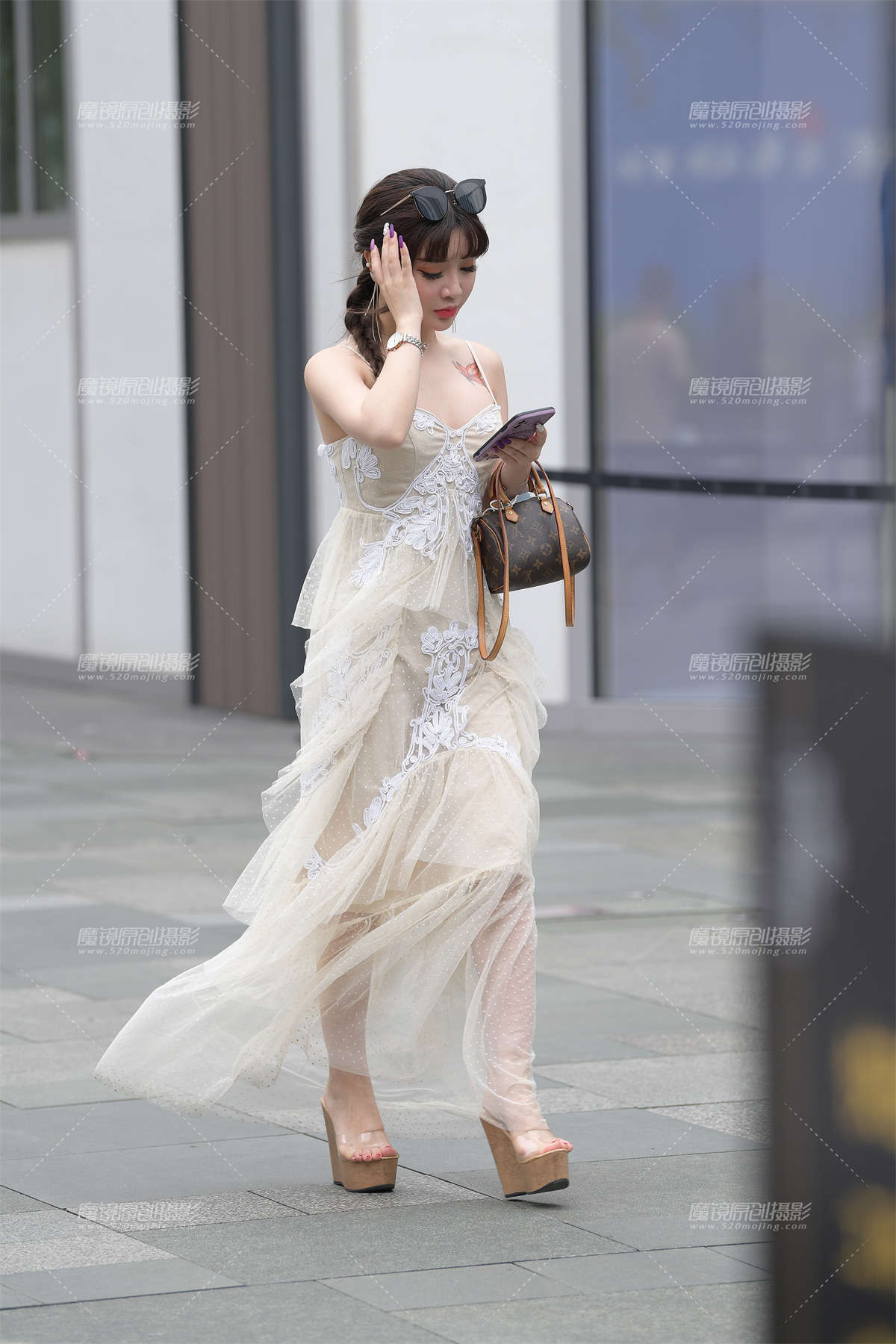 她这是~玫瑰花吗？-日更街拍