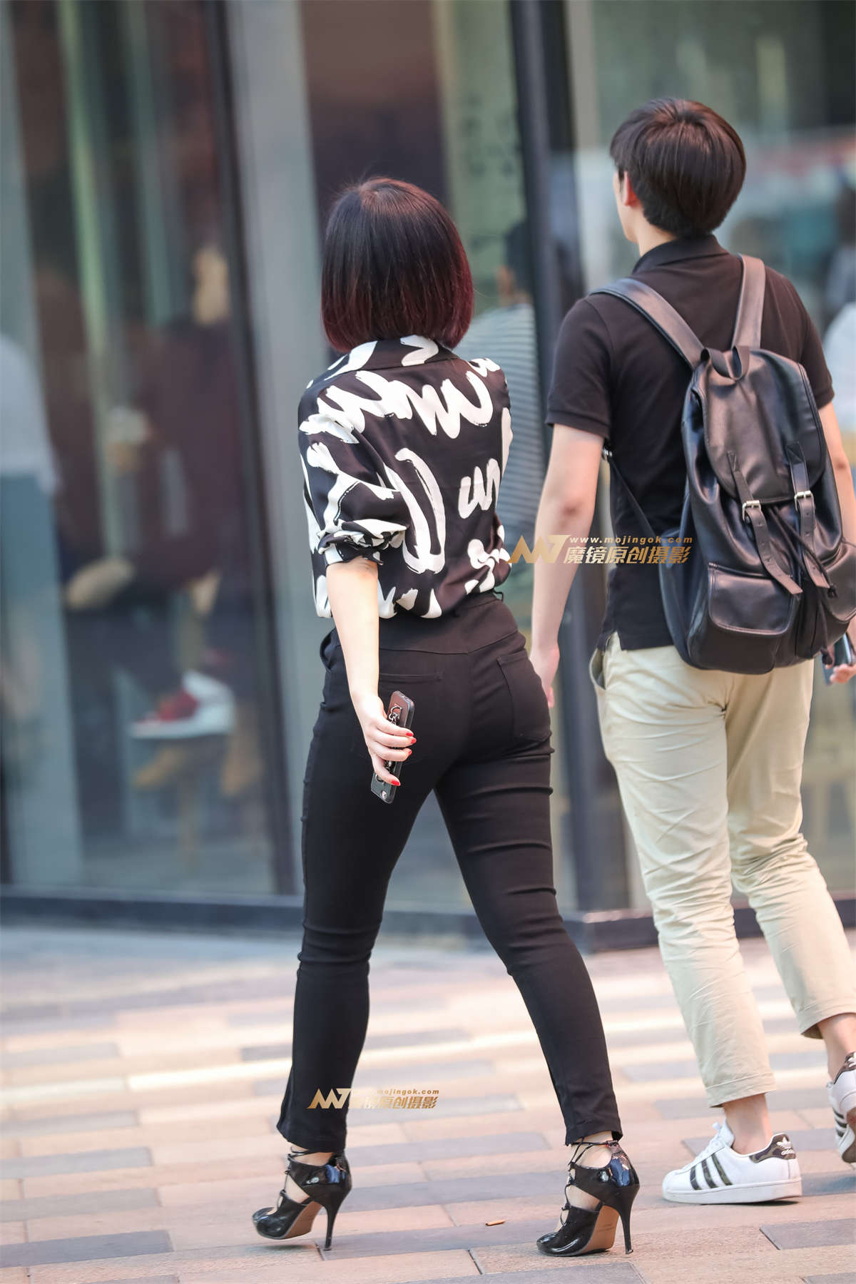 图片[2]-紧牛圆润翘臀-日更街拍