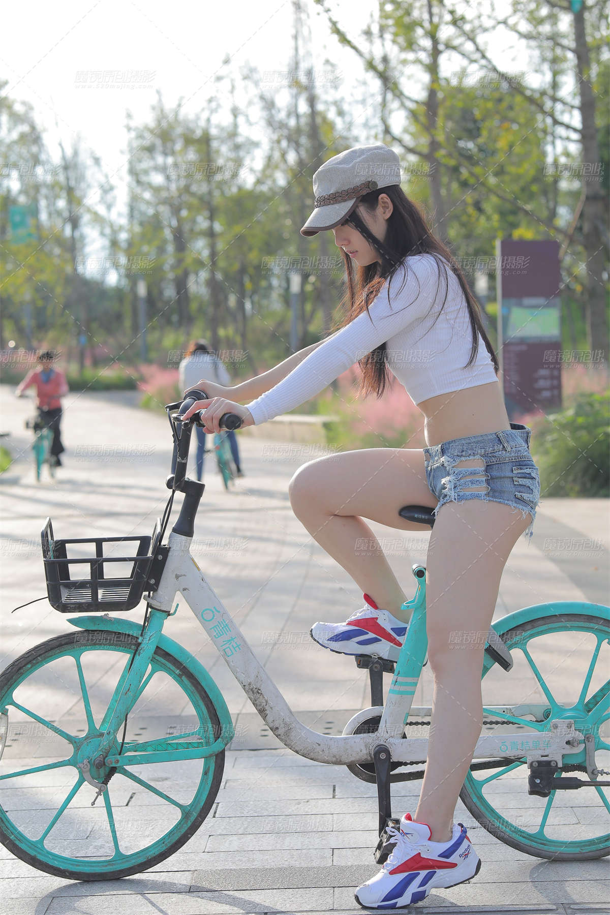 图片[2]-【凯恩模拍作品】热裤美臀女孩-日更街拍