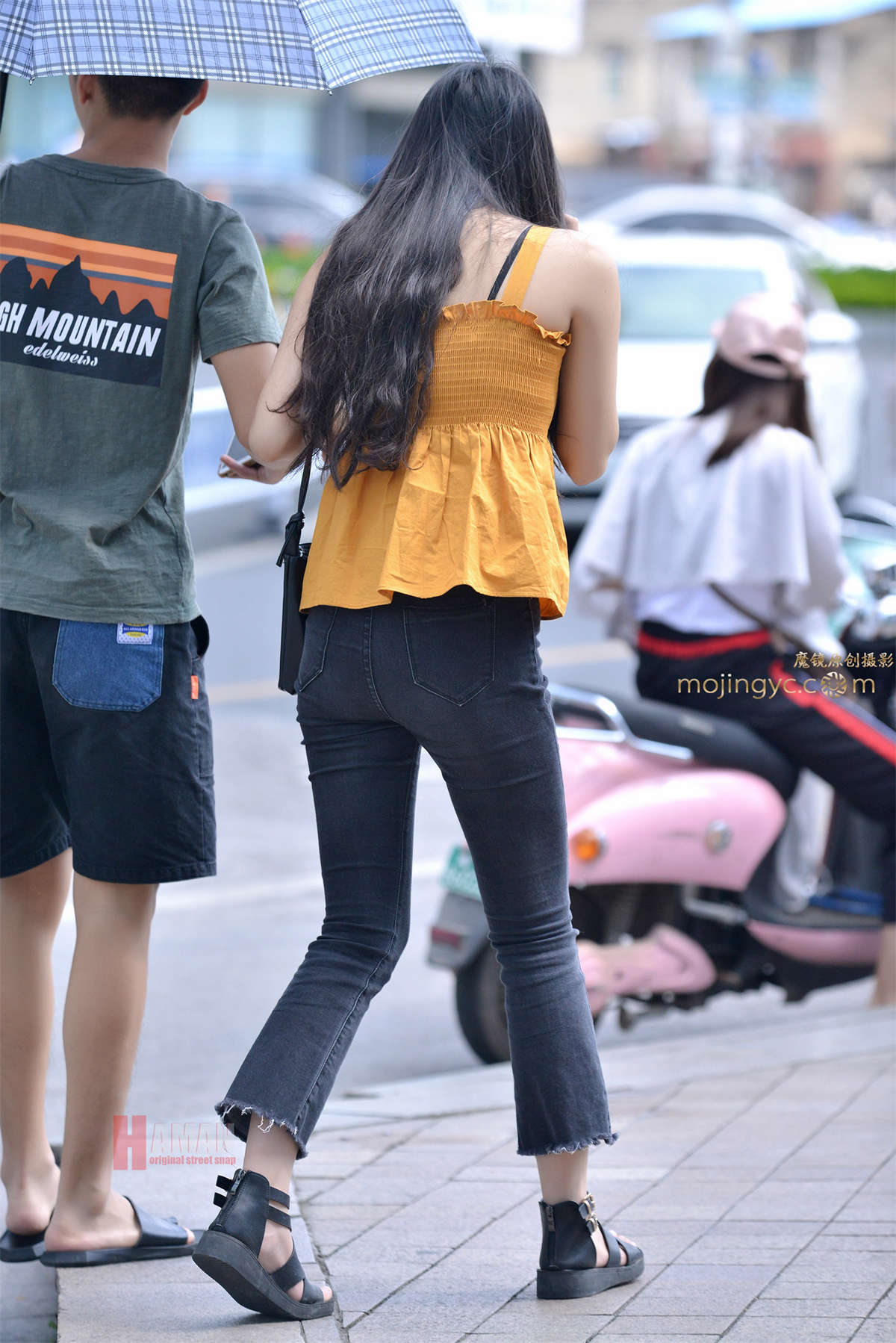 图片[2]-黑裤妹子街拍-日更街拍