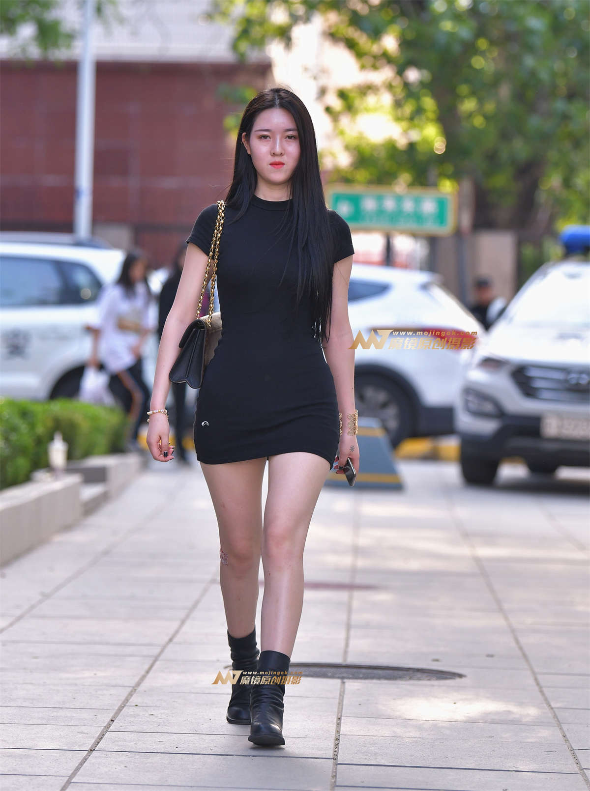 紧身丰满包臀-日更街拍