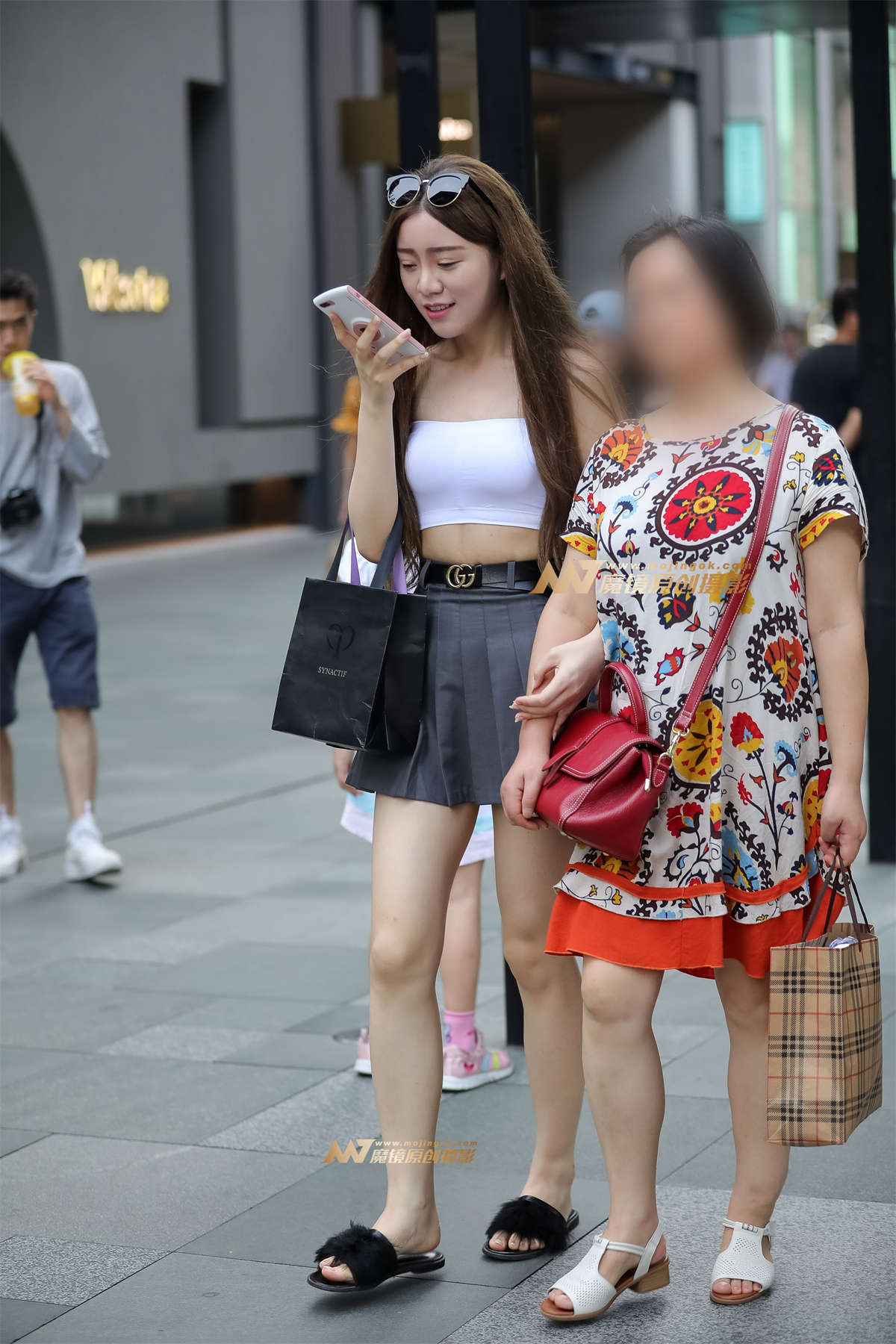 【凯恩赛帖】陪妈妈逛街的漂亮女孩-日更街拍