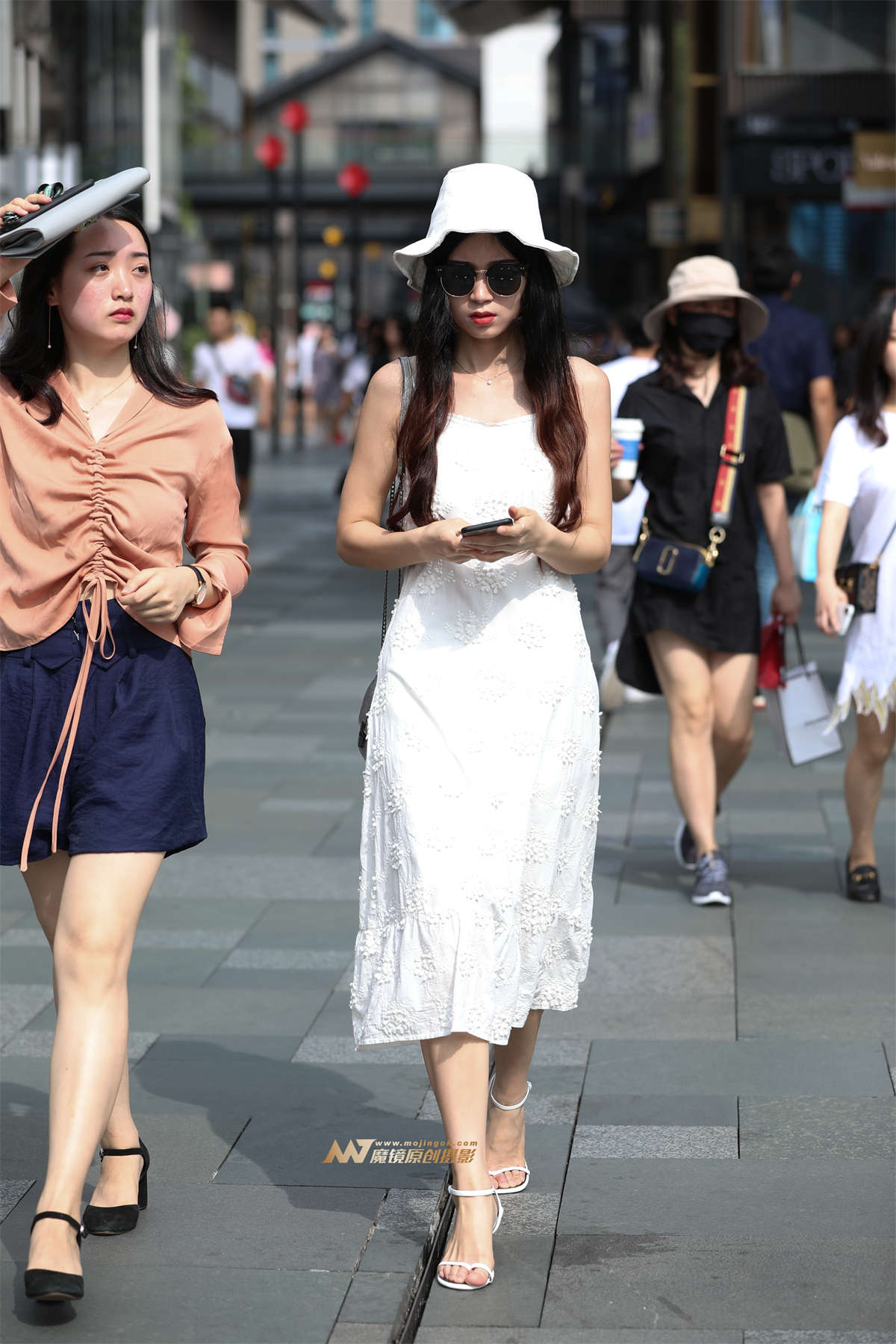 白色长裙太阳镜mm-日更街拍