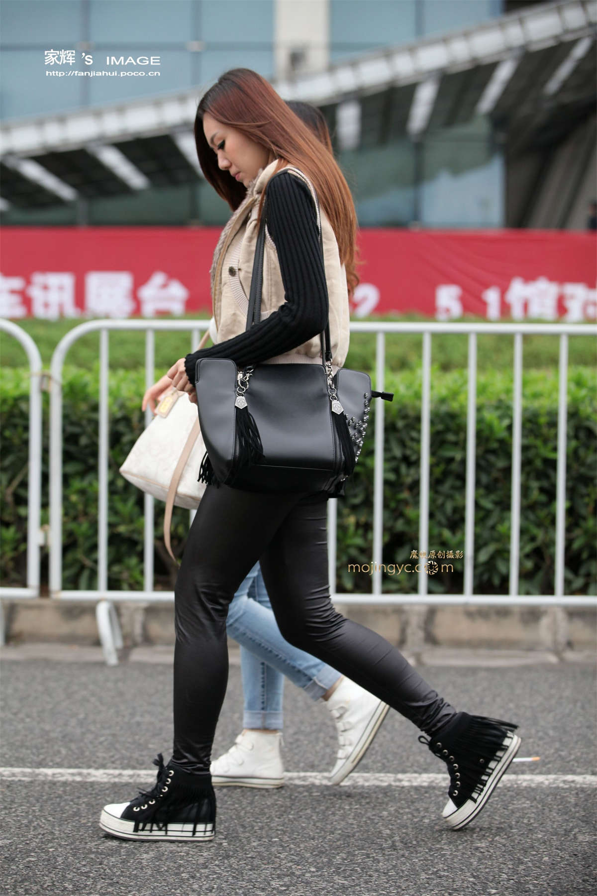 图片[2]-皮裤美女-日更街拍