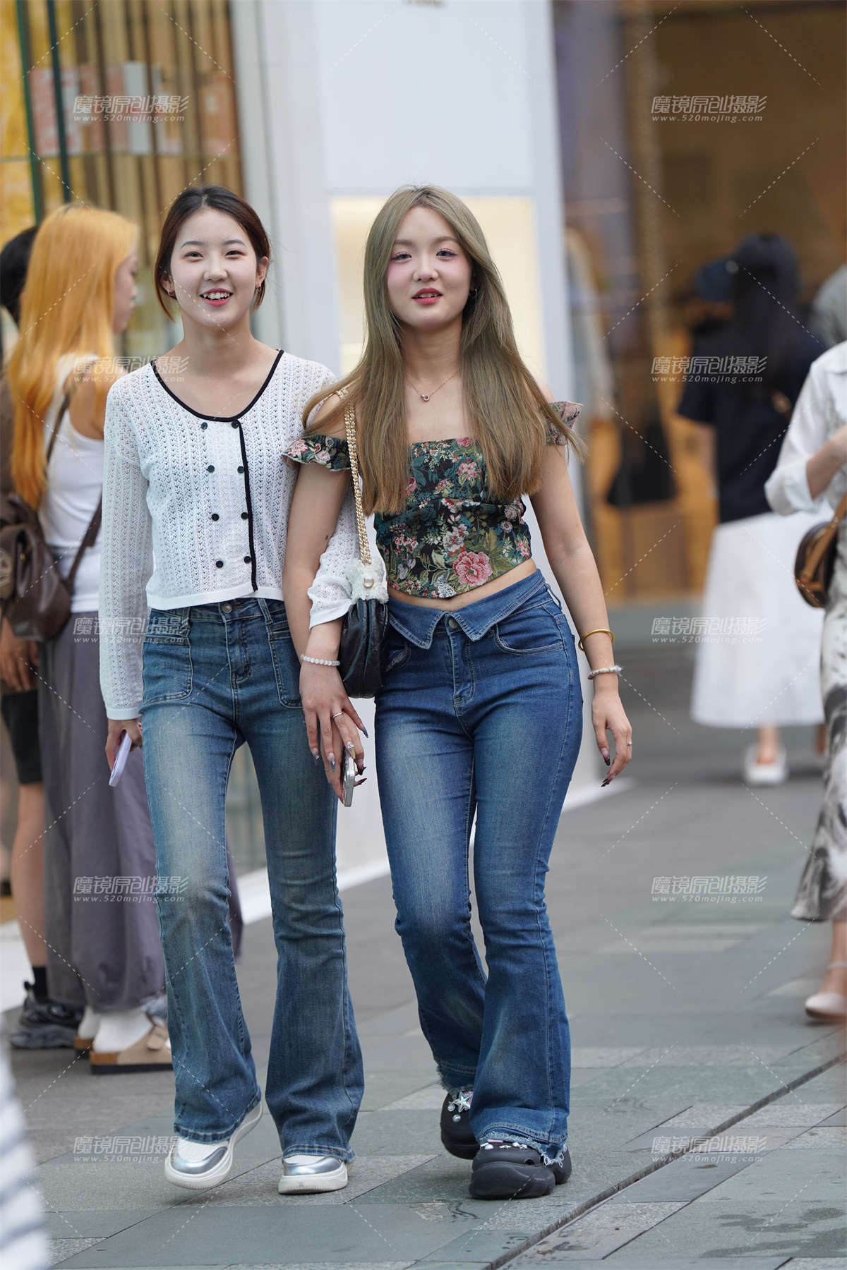 紧牛小妹-日更街拍