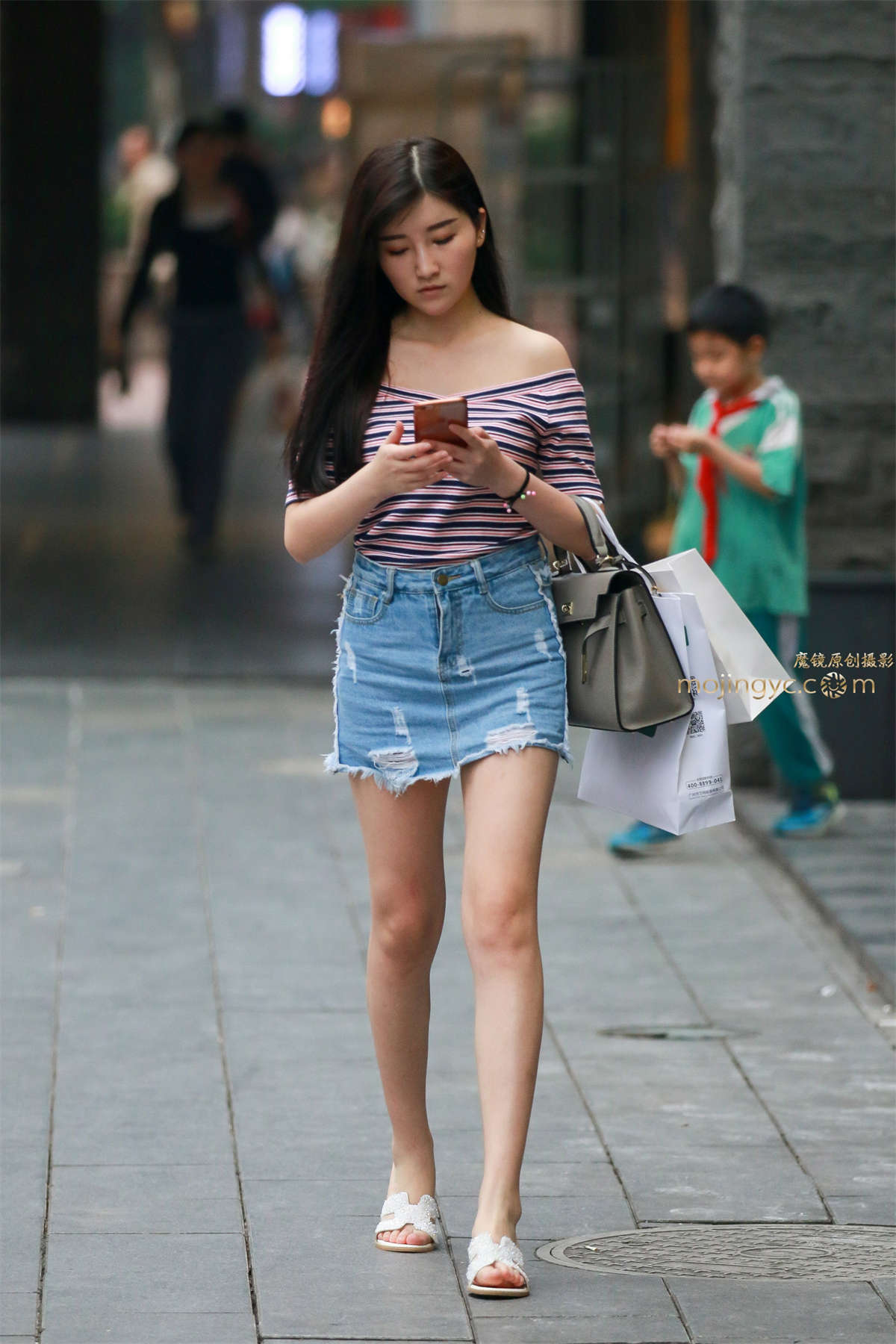 清新的牛仔热裙-日更街拍
