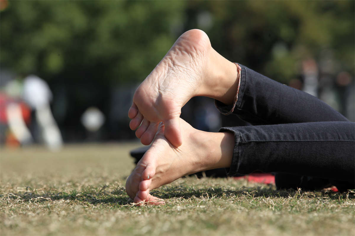 图片[2]-踏青公园街拍系列No.1539 街拍心路，新旧机见证女神从青春女孩脱变为成熟女人 第1套-日更街拍