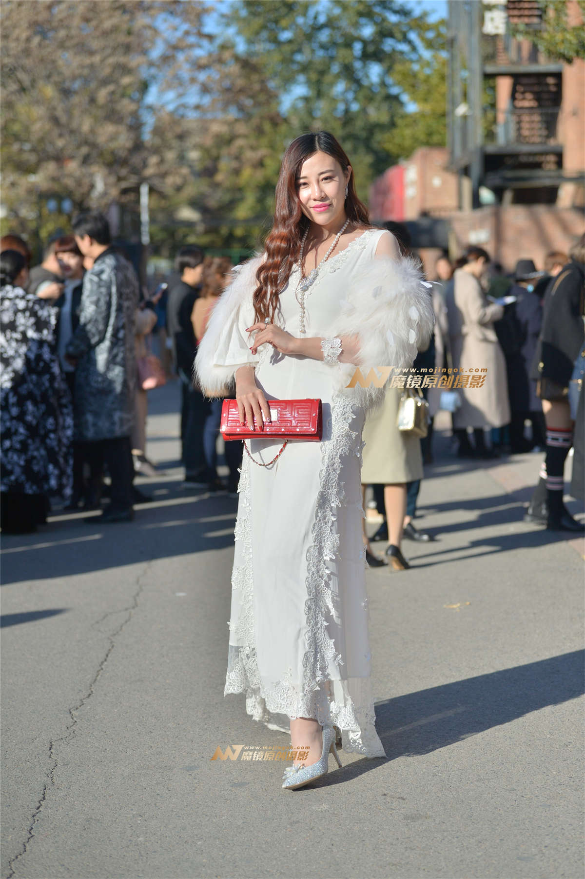 洁白性感美女-日更街拍