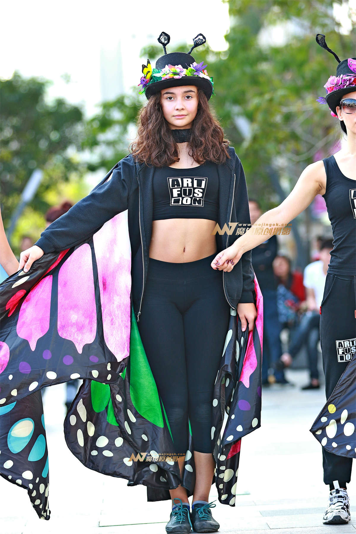 这蝴蝶美眉，透视出令人喷血的T内美臀-日更街拍