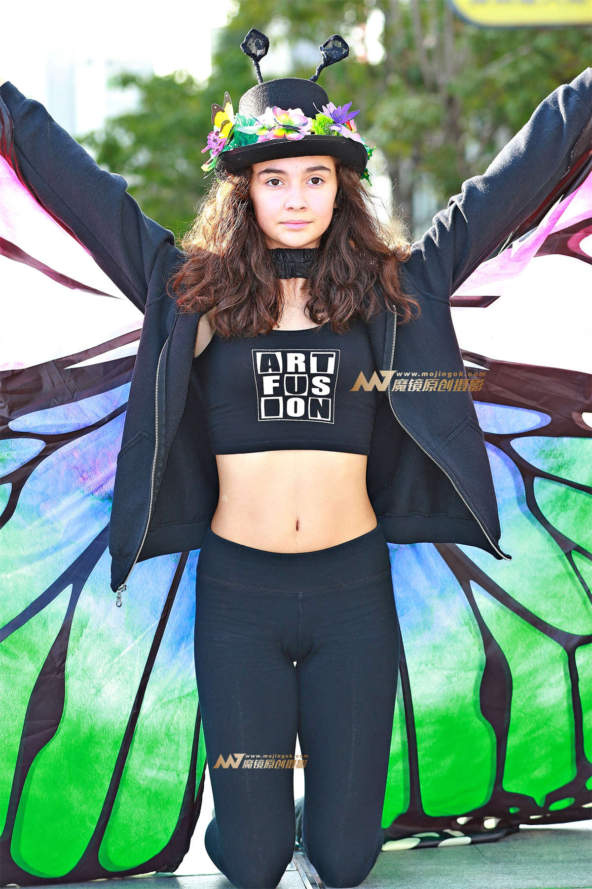 图片[2]-这蝴蝶美眉，透视出令人喷血的T内美臀-日更街拍