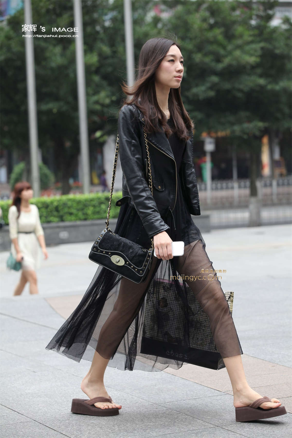 皮衣纱裙美女-日更街拍