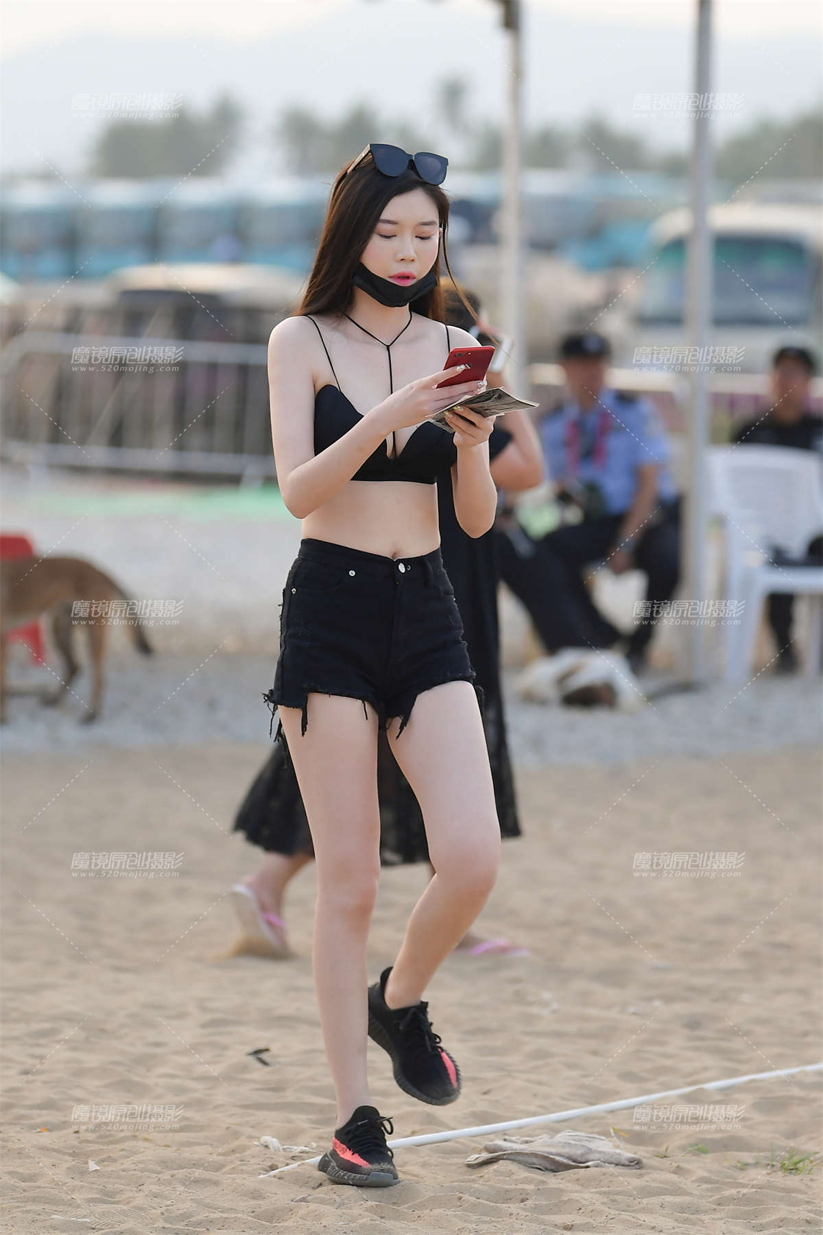 黑色热裤美女-日更街拍