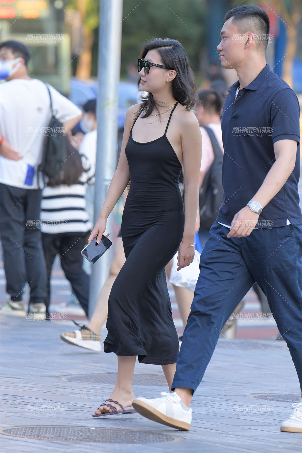 修身黑色长裙-日更街拍