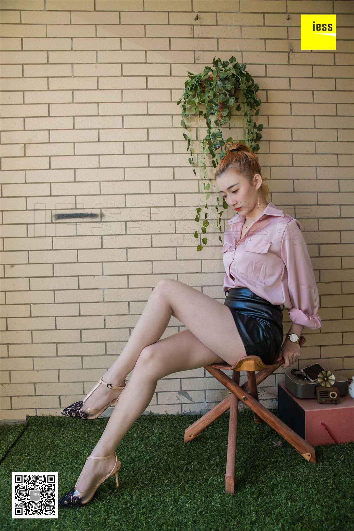 图片[2]-IESS异思趣向 丝享家375期：秋秋的小皮裙秋秋-日更街拍