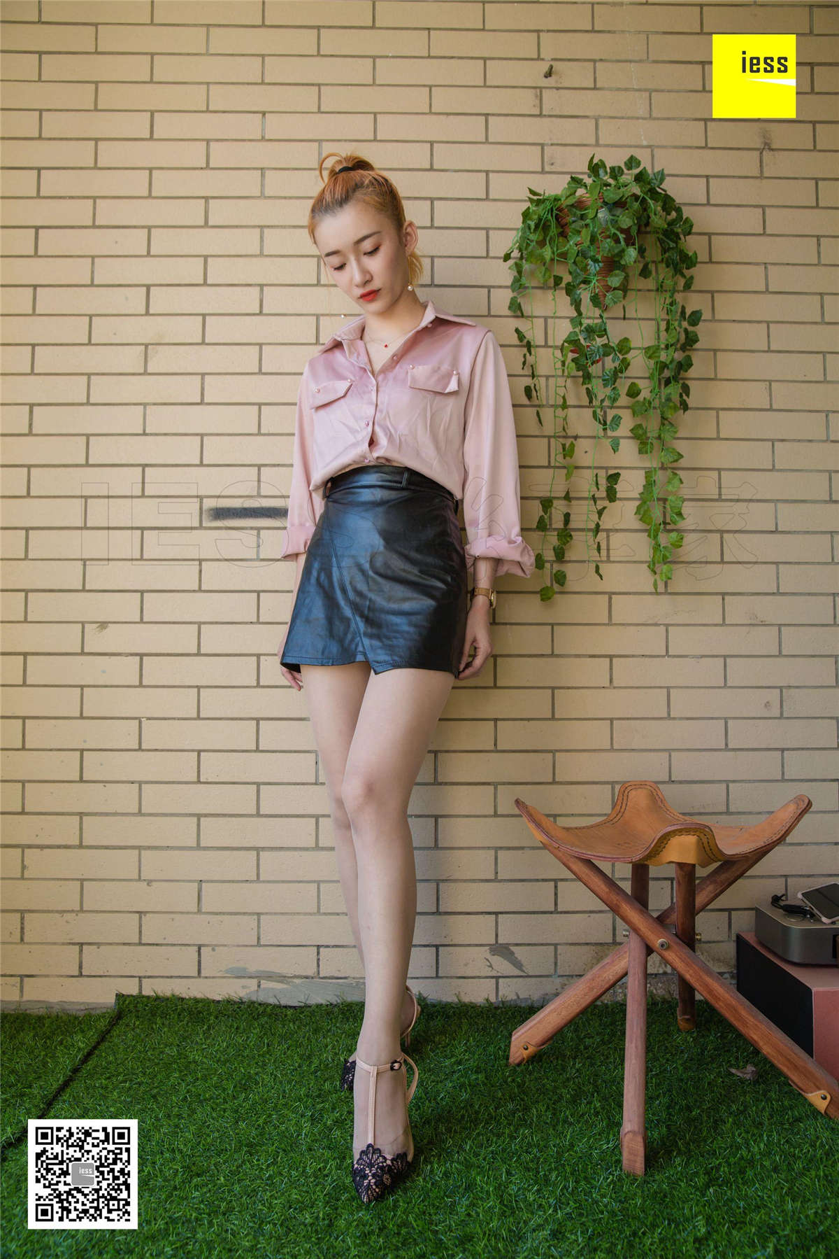 IESS异思趣向 丝享家375期：秋秋的小皮裙秋秋-日更街拍