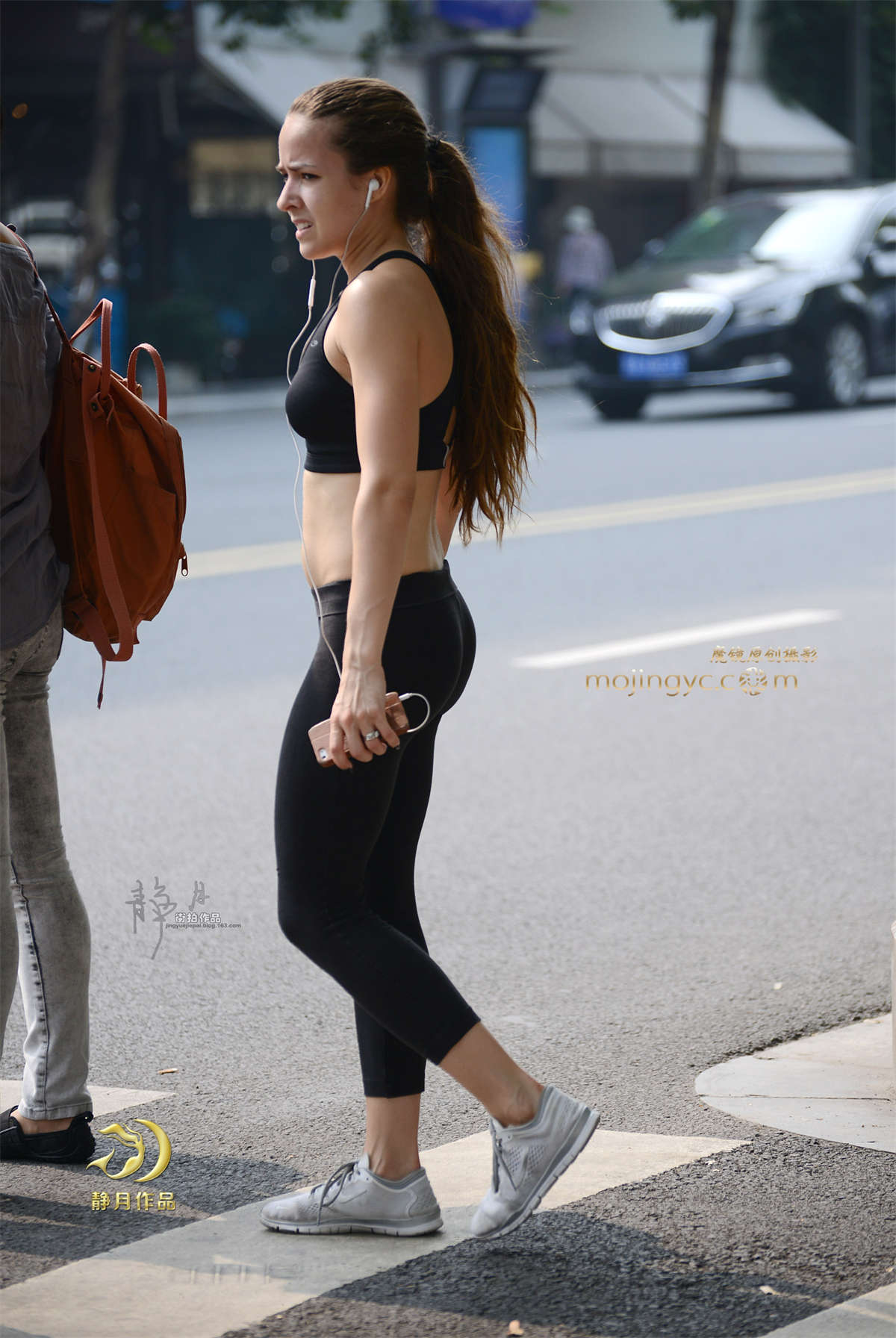 晨练的外国妹子（12P）-日更街拍