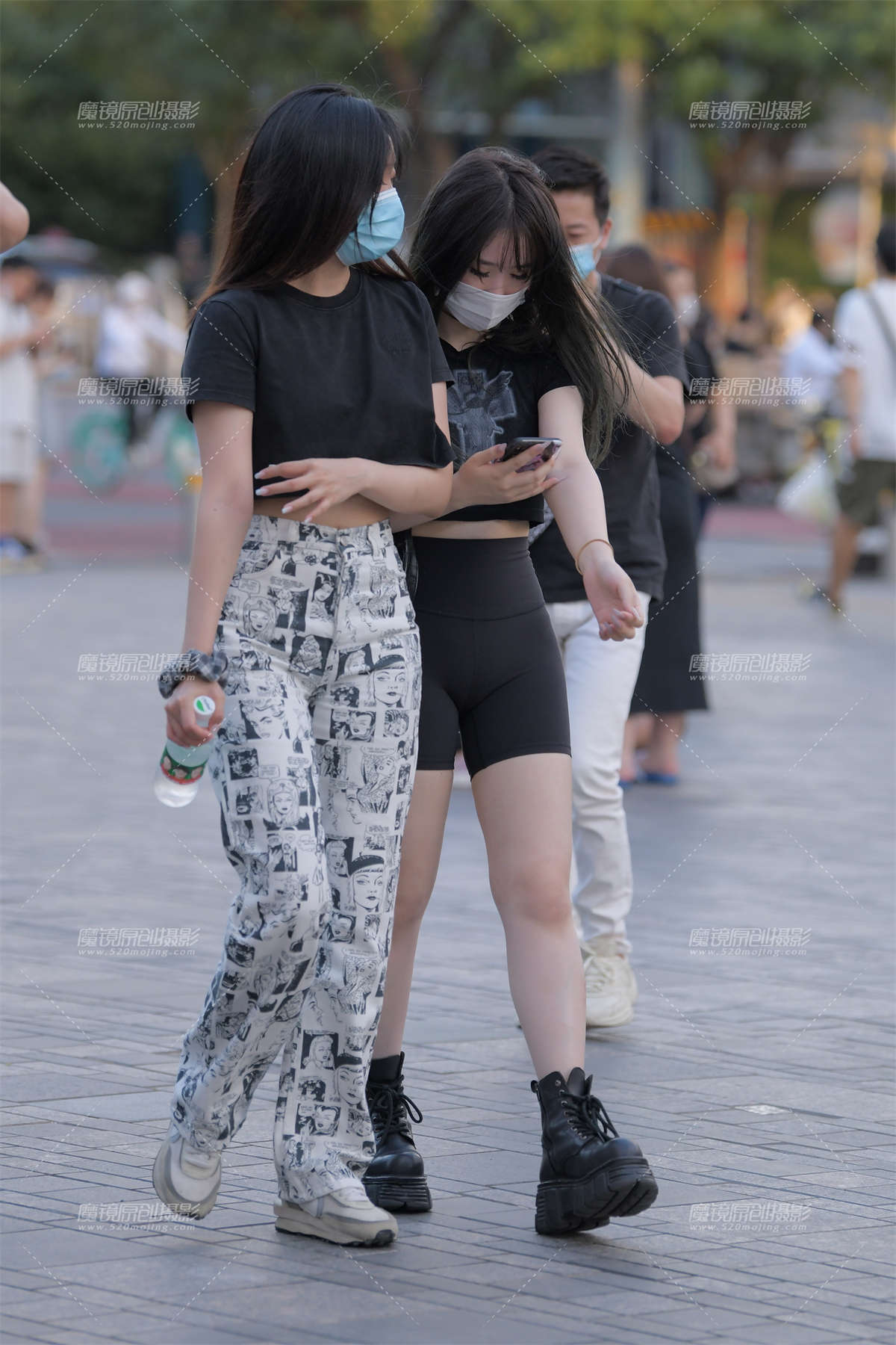 黑色瑜伽短裤小妹-日更街拍