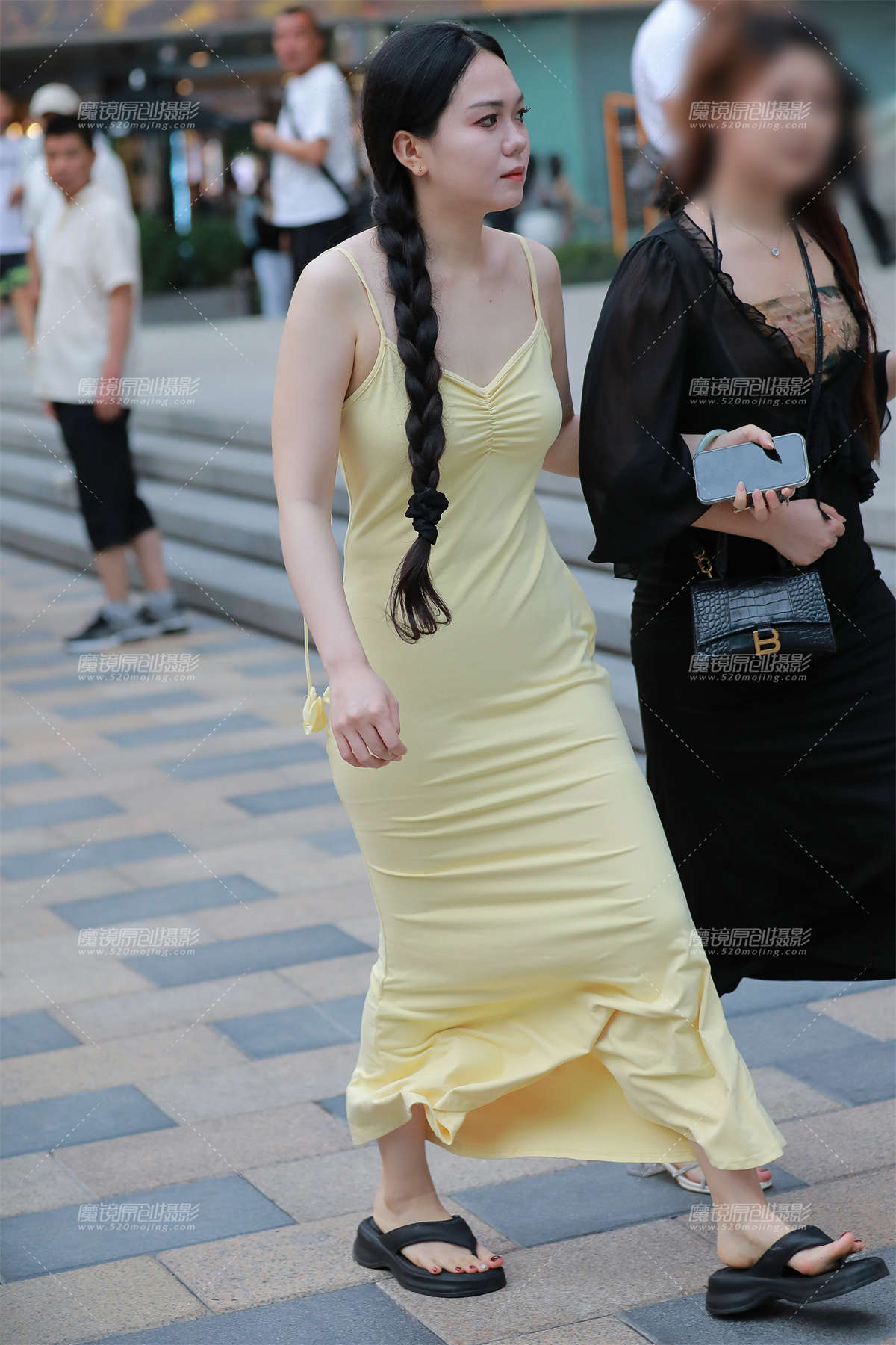 图片[2]-紧身包臀裙美女-日更街拍