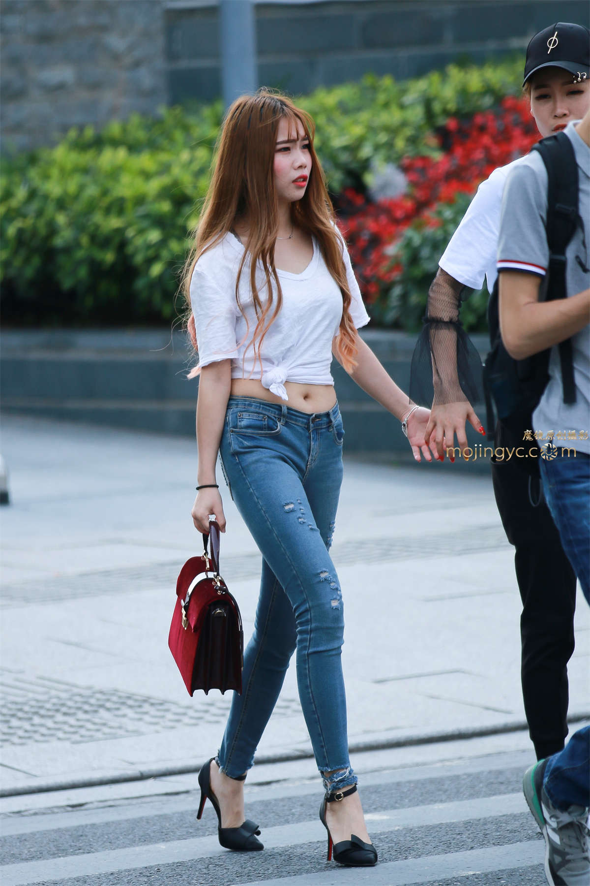 肉感紧身牛仔-日更街拍