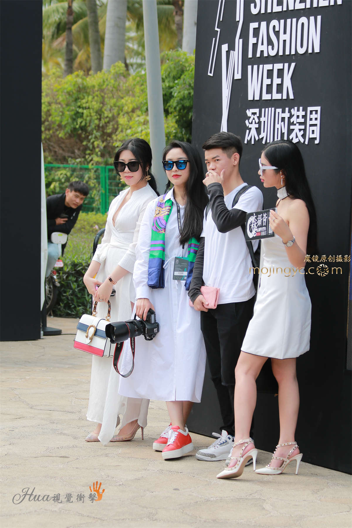 白衣女神，露胸+露腿，嫩滑肌肤-日更街拍