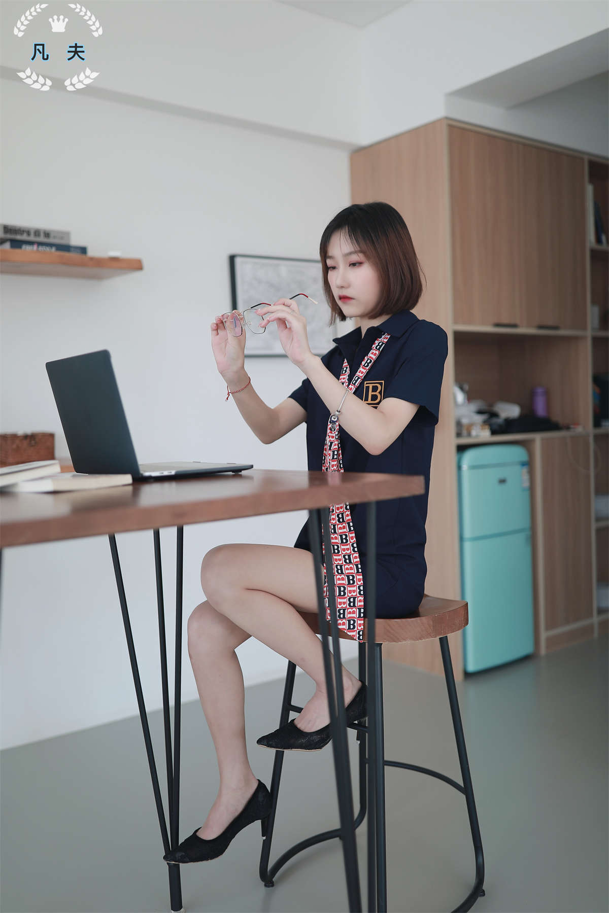 凡夫摄影 NO.005 子轩 连衣裙高跟美足-日更街拍