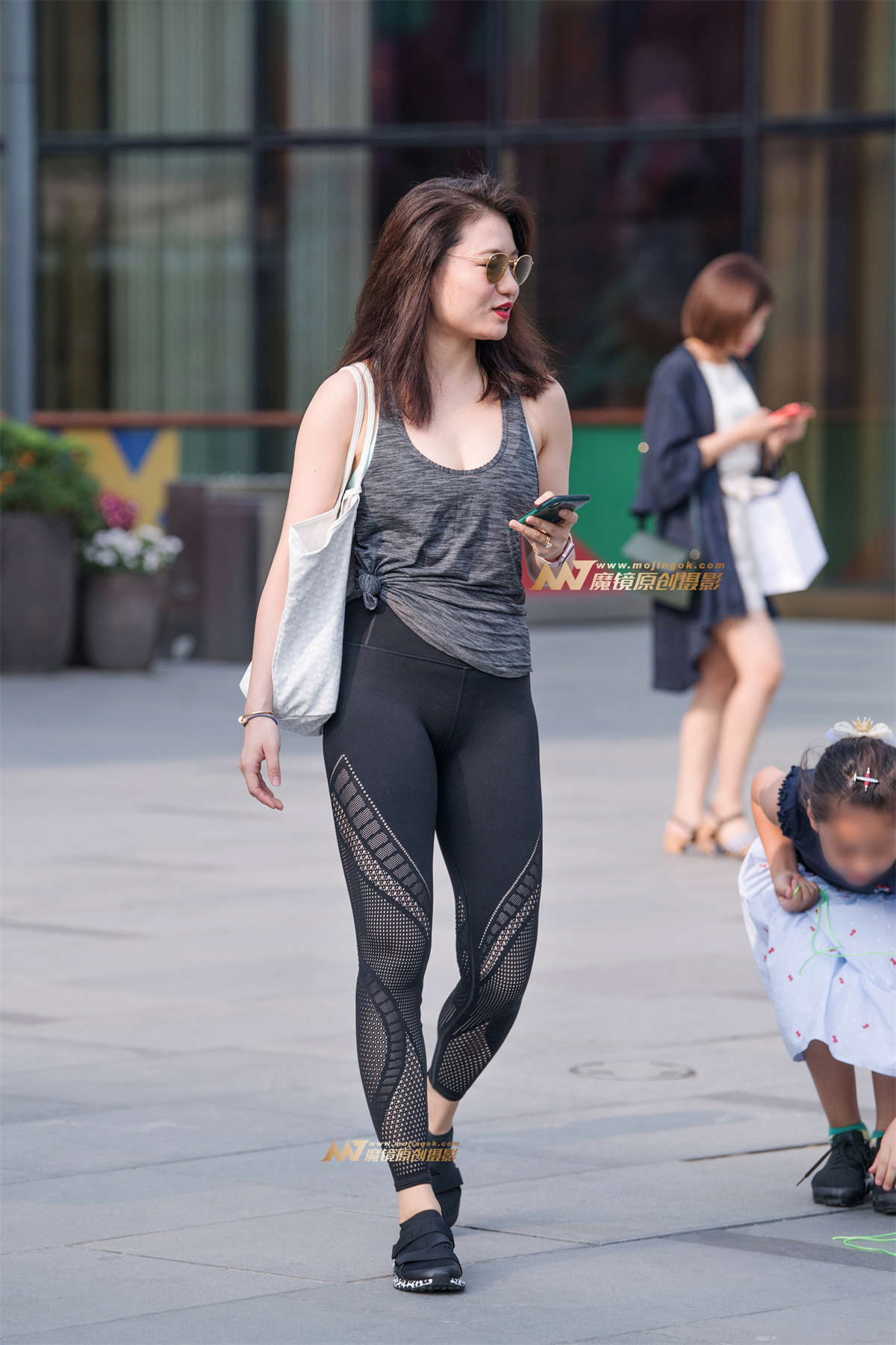 【一只傻麋鹿赛帖】黑色紧身弹力裤少妇-日更街拍