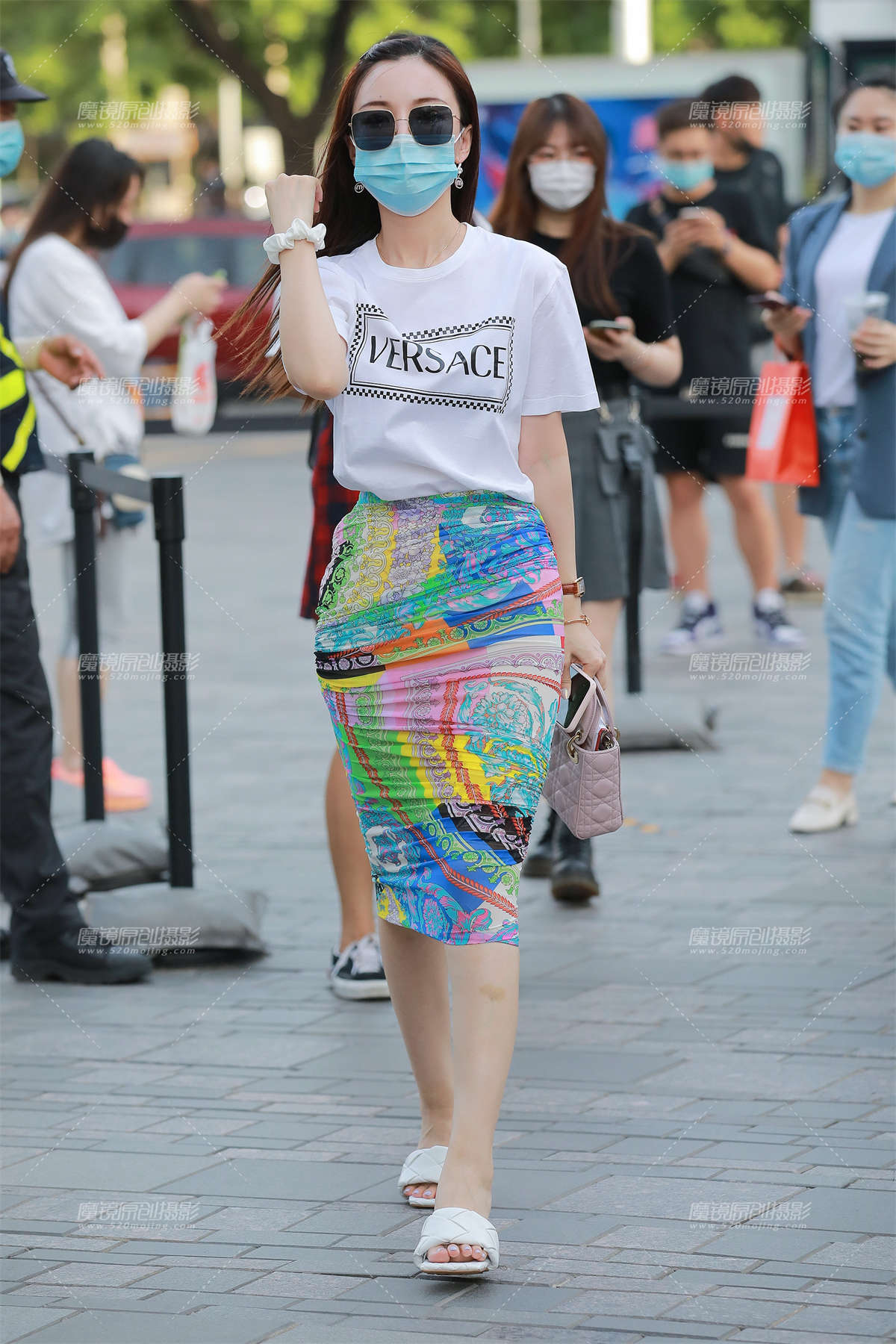 【玻璃街拍】彩色包臀裙小姐姐-日更街拍