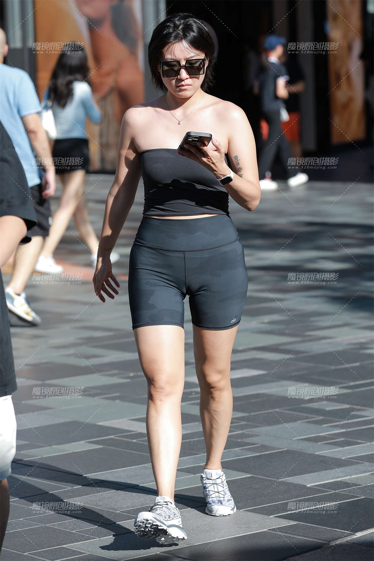 图片[2]-紧身瑜伽短裤美女-日更街拍