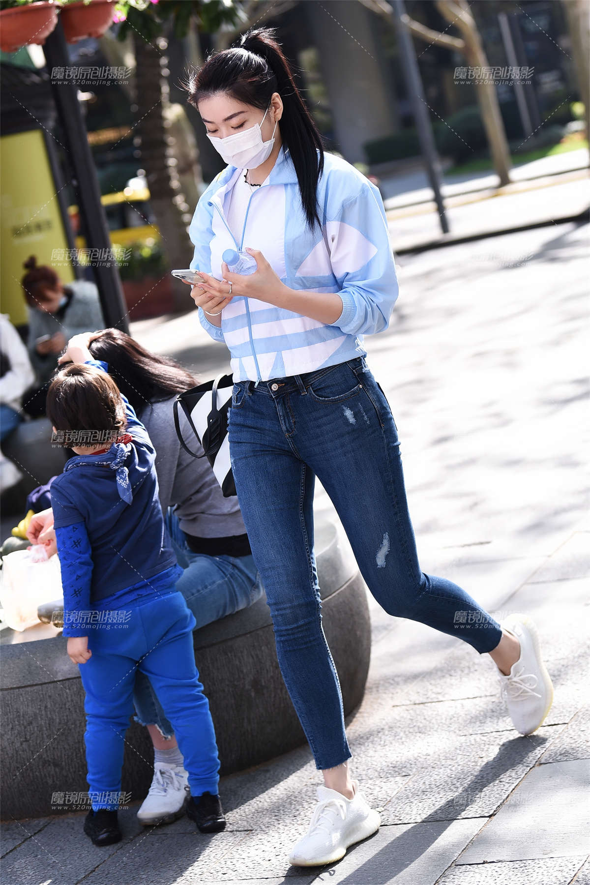 大长腿牛仔妹-日更街拍